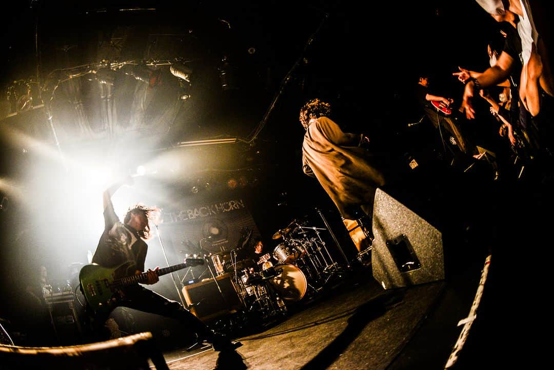 THE BACK HORNのインスタグラム：「［LIVE PHOTO］ 2023.12.1 fri THE BACK HORN 25th Anniversary 「KYO-MEIワンマンツアー」〜共鳴喝采〜 at 高松MONSTER ------------------- ▶︎NEXT LIVE 2023.12.8 fri,10sun THE BACK HORN 25th Anniversary 「KYO-MEIワンマンツアー」〜共鳴喝采〜 at 鹿児島CAPARVO HALL 福岡DRUM LOGOS  🎫Ticket https://lnkfi.re/kyomei_kassai  #共鳴喝采 #TBH25th #THEBACKHORN #バックホーン #バクホン #LIVEPHOTO」