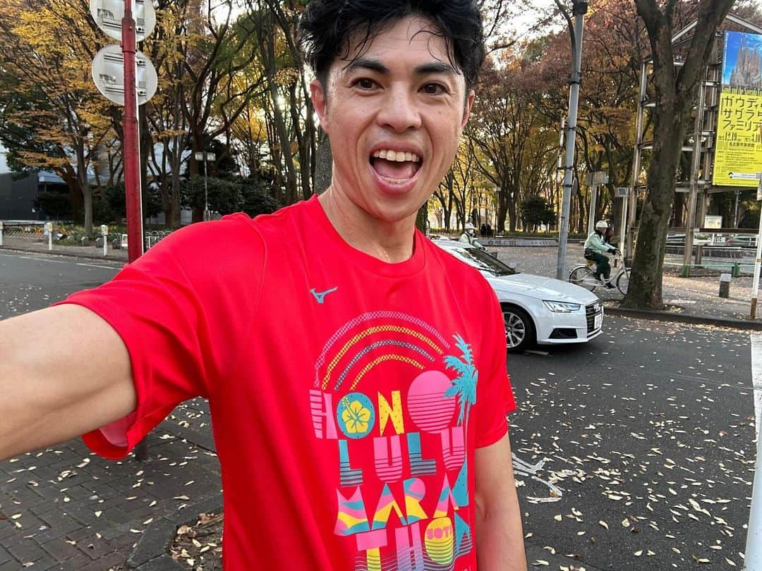 小島よしおのインスタグラム：「朝ラン。5kmを早めのペースで。 ホノルルTシャツ😁　もうすぐ😍」