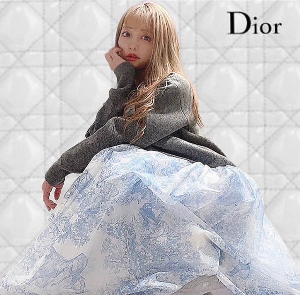 神崎りのあのインスタグラム：「全身Diorコーデ。 靴まで可愛いが詰まってる   #Dior  #コーデ  #ディオール  #無加工37歳 #グラビア #神崎りのあ #Japan #JapanesCosplayer #コスプレ #整形 #日本 #コスプレイヤー #Bijin」