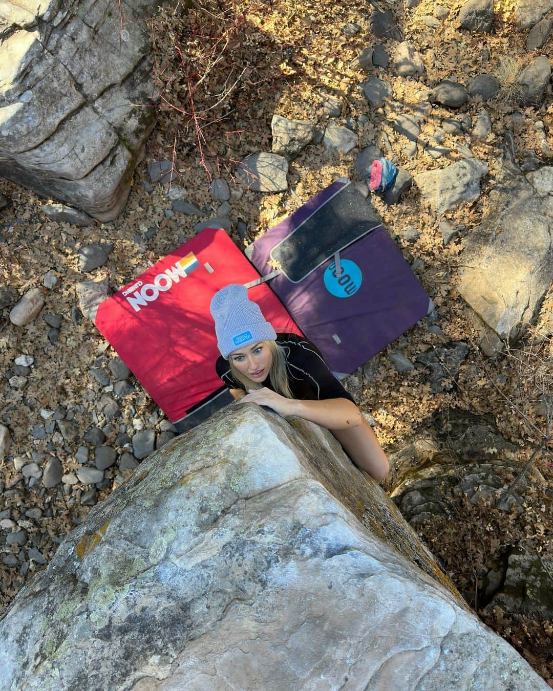 シエラ・ブレア・コイルのインスタグラム：「Enjoying the cooler winter temps ❄️   Use the code SIERRABC10 for 10% off your @moonclimbing order 🌟   @moonclimbing │ @moonclimbingwomen  📷: @b_enix_」