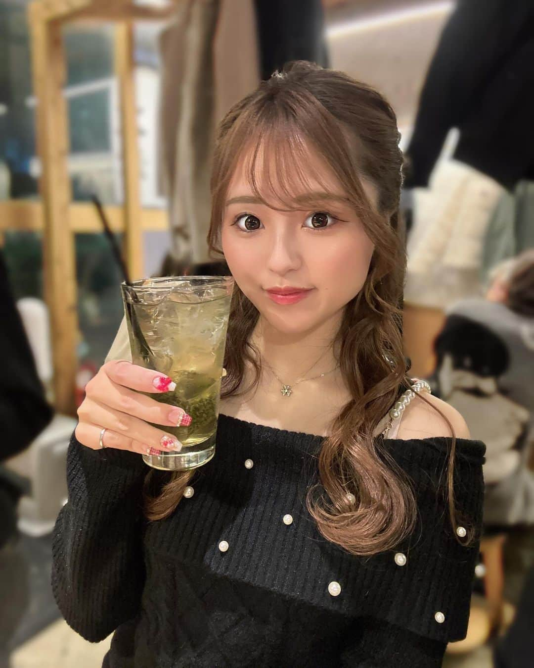 ちひろさんのインスタグラム写真 - (ちひろInstagram)「. . お茶割り大好き💕 最近は、ほうじ茶と黒豆茶にハマってるよ🤣 . . .  #六本木 #西麻布 #銀座 #歌舞伎町 #北新地 #キャバクラ #キャバ嬢 #ラウンジ #ホステス #美人 #likesforlike #港区女子 #可愛い女の子 #美女図鑑 #instalike #japanesegirl #港区 #いいね返し #いいね #フォロー #フォローミー  #ズー東京 #ズー東京ちひろ #zootokyo #zoo東京ちひろ #いいね歓迎 #ロイヤルパーティー #ルミネエスト新宿 #私服コーデ」12月7日 21時00分 - chipipi_uspi