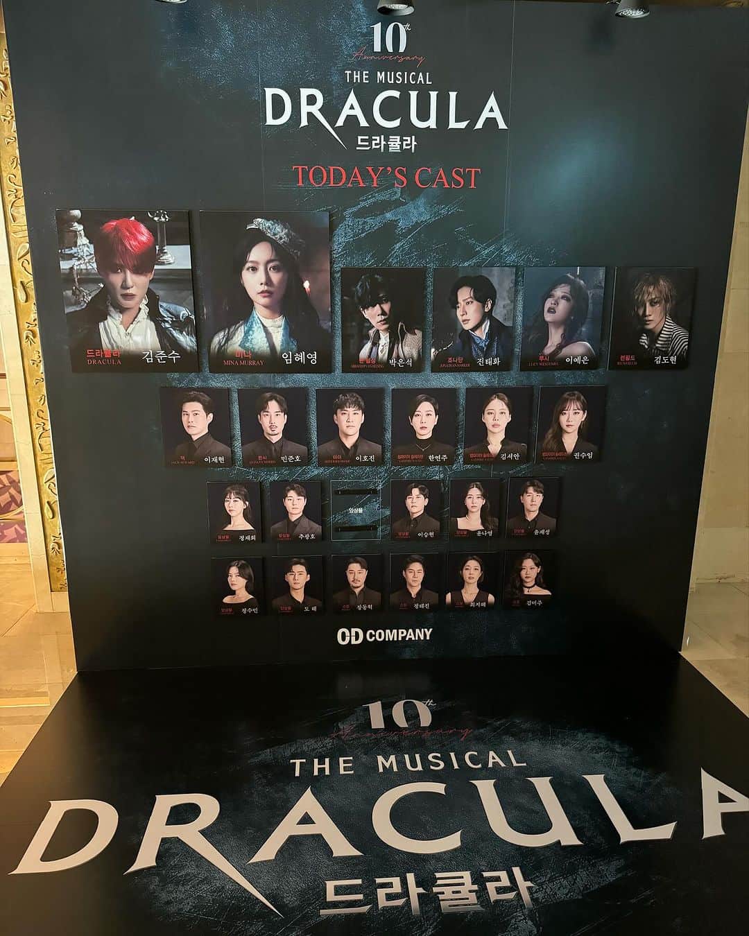 和央ようかさんのインスタグラム写真 - (和央ようかInstagram)「Dracula🧛the musical “Happy Happy 10th Anniversary in Seoul 🇰🇷 Great Great opening night 😊  ミュージカル”ドラキュラ🧛”ソウルで初日を迎えました👍10周年！初演から観ているので、更に感慨深いです。  ジュンス…やはり、凄かった…何が凄いって、うーん、言葉にならない湧き上がる想い…下手に説明したくないから…やめておきます😅 ソウルは近い…皆様観にいらしたら、わかって頂けるかと…🤔😝ひとっ飛びして、観にいらっしゃるのを心からおすすめします👍本当観にいらして！  他のキャストも、皆様素晴らしい！皆様素晴らしすぎるから、だんだん普通に思えてしまうほど😂  そして…  観客、オーディエンスが凄い❣️❣️‼️ 劇場が割れちゃいそうなくらいの歓声、拍手、叫び、もう雄叫びだな、あれは🤣🤣🤣 観客の盛り上がりで、私までキャストでも無いのに感動して泣きそうになりました🥹 私もあんな歓声に包まれてみたい！🥹😝  私自身は… 今月12月20、21日大阪ホテル阪急インターナショナル、 12月24日　ホテルオークラ東京 でのディナーショーへのモチベーションが、グググっと上がりました👍😊 私以外のキャストはもうお稽古スタートしてる 早く合流したいな…  そして、なんと、12月24日は、ジュンスが、スペシャルゲストとして、来て唄ってくれます🙏  ジュンスと2人でドラキュラのメドレー🧛🧛‍♀️を (作曲家フランクワイルドホーンと小泉たかしバンドの演奏で…🥹) この初日の公演を観ながら、ドラキュラ公演中なのに来て頂け、歌にトークもしてくれるなんて、本当にありがたい🙏しかもディナーショー２回公演😝 公演中なのに、飛行機で来て…パフォーマンスして…どんな体力なんだろう🤔🙏🙏 昨日、そのディナーショーの打ち合わせ？もちらっとしましたよ。 皆様、ジュンスをそしてジュンスとわたしの2人ドラキュラの共演を12月24日、ホテルオークラ東京に観にいらしてくださいね❣️  もちろん、その前に20、21日の大阪ホテル阪急インターナショナルもね😝  韓国🇰🇷思ったほど、今のところ寒くないです  学び多い韓国滞在です。  ありがとう😊  さあ…  #takakoworldstylin🌎 #dracula #ドラキュラ#junsu#frankwildhorn #yokawao#和央ようか」12月7日 10時31分 - yokawao0215