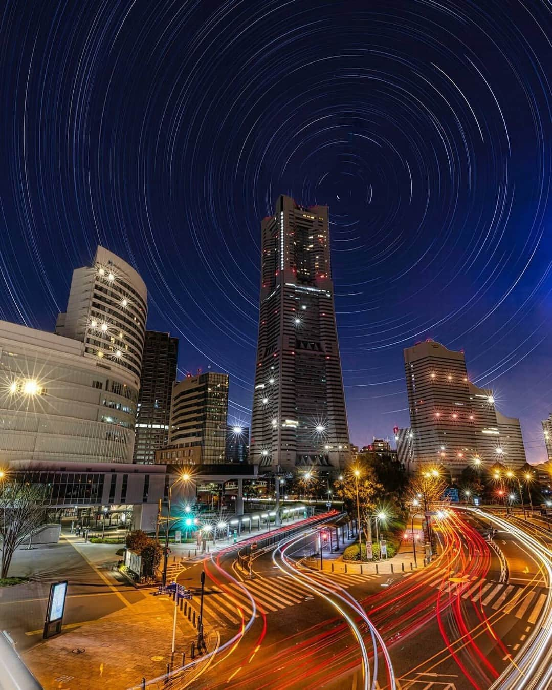 東京カメラ部 横浜分室のインスタグラム：「Photo by @bubo3329 「桜木町駅前より」 https://www.instagram.com/p/Cx_en3lyUAV/ . いいね！＆コメント大歓迎！ ※投稿に関するご注意・ポリシーは東京カメラ部に準じます。詳しくは下記をご覧ください。 https://fb.minpos.com/fb/willvii/camera_jpn/static/guideline . #みなとみらい線フォト散歩 #みなとみらい線フォトさんぽ #みなとみらい線 #横浜 #新高島 #みなとみらい #馬車道 #日本大通り #元町中華街 #yokohama #東京カメラ部 #Japan #photo #写真 #日本 Follow: @TCC.Yokohama . ※各種法令、マナー、関係者の指示に従った撮影をお願いします。 *Please ensure that your photography adheres to all relevant laws, etiquette, and instructions issued by authorized persons.」