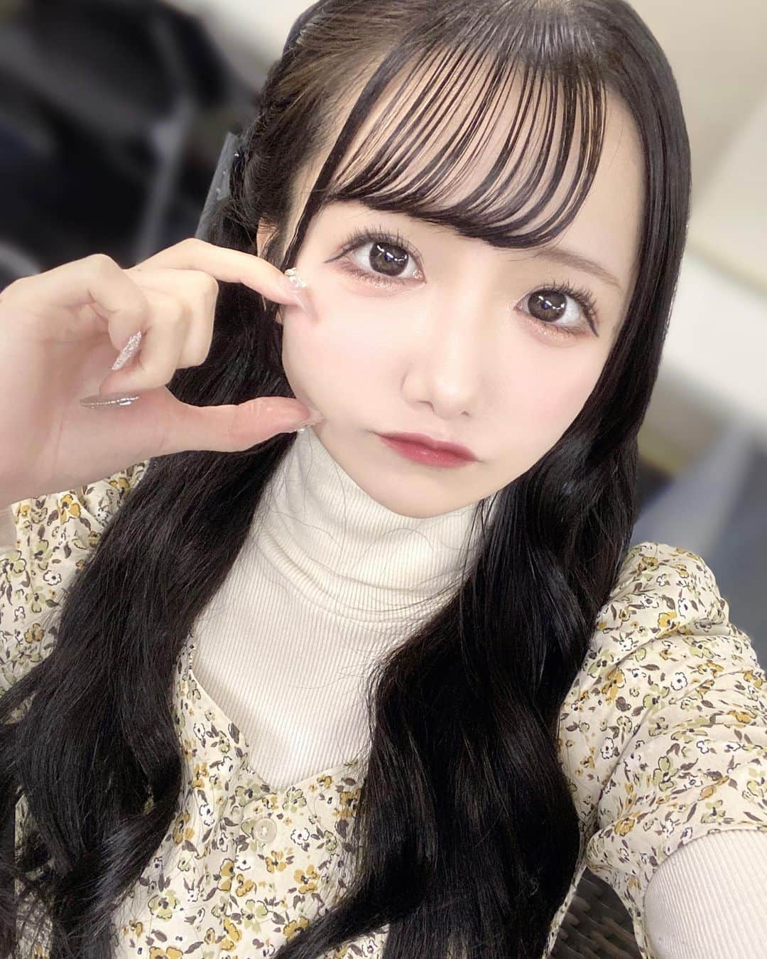 篠崎麗さんのインスタグラム写真 - (篠崎麗Instagram)「. . .  昨日メイク調子よかったー！  . . .  #selca #黒髪 #黒髪ロング #黒髪女子 #japanesegirl #アイドル #地下アイドル #アイドル衣装 #自撮り #自撮り界隈 #自撮り女子 #ツインテール  #ツイン  #量産型  #量産型ヲタク  #量産型コーデ  #量産型女子」12月7日 11時17分 - __sinozakirei__