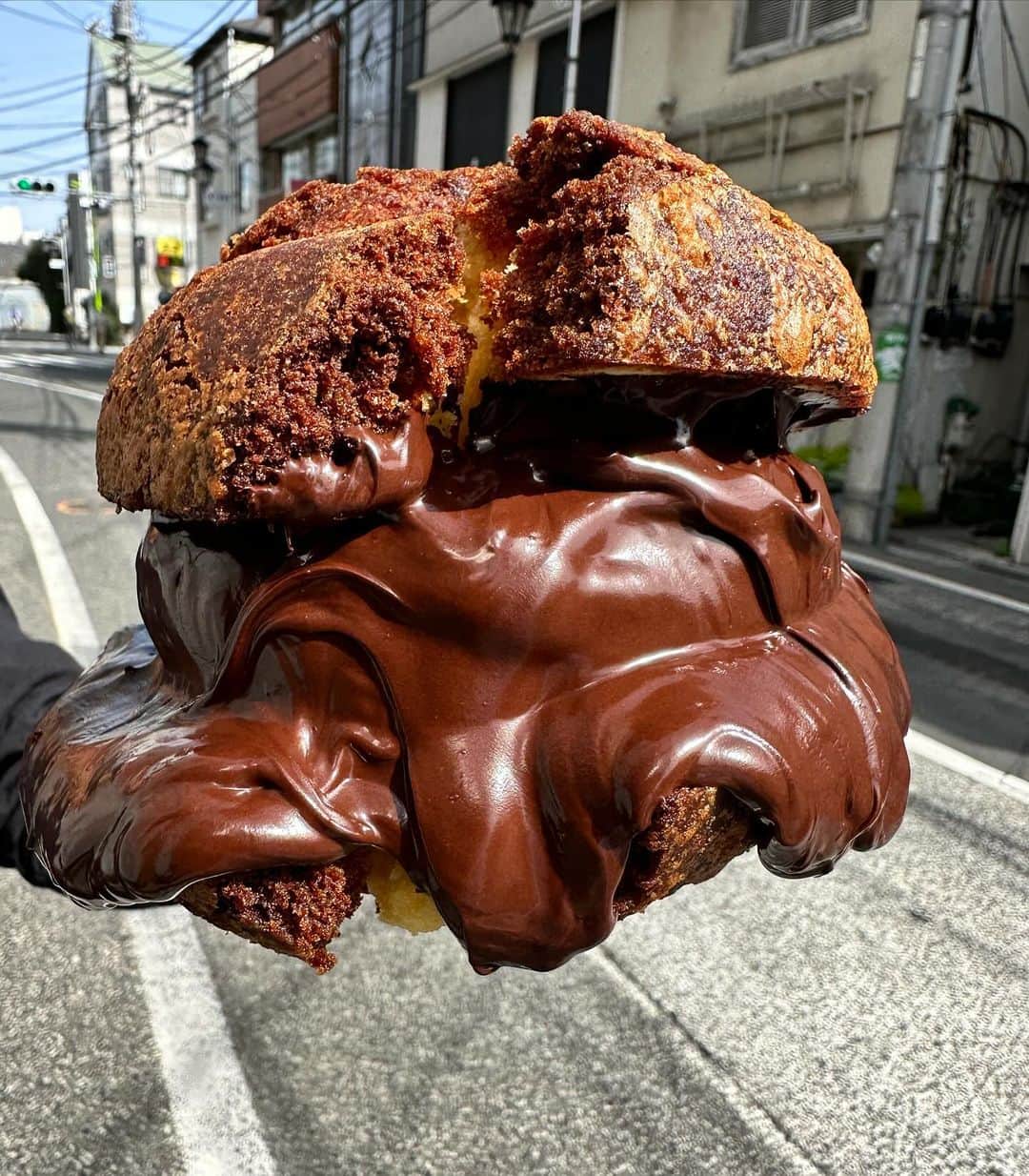 Coffee & Toast Tokyoさんのインスタグラム写真 - (Coffee & Toast TokyoInstagram)「"どっぷり" チョコドーナツ‼︎ ❤️❤️❤️❤️❤️❤️❤️❤️❤️  “Chocolate  donut is the bomb!”  ドーナツ仕立てに揚げたパンにどっぷりチョコレート‼︎  この背徳感、たまらんです😋😋😋  . . . . . #どっぷりチョコドーナツ #チョコレート  #チョコドーナツ  #donut  #donuts  #donutlover  #ドーナツ  #chocolate  #chocolatedonut   #chocolat  #cioccolato  #chocola  #巧克力  #ช็อคโกแลต  #초콜릿  #三軒茶屋ランチ  #世田谷線カフェ  #パンスタグラム  #東京カフェ  #三軒茶屋カフェ #三軒茶屋  #パン #三茶カフェ  #三茶 #田園都市線カフェ #コーヒーアンドトースト  #coffeeandtoast #foodie  #foodiegram #chocolatebread」12月7日 11時25分 - coffeetoast2