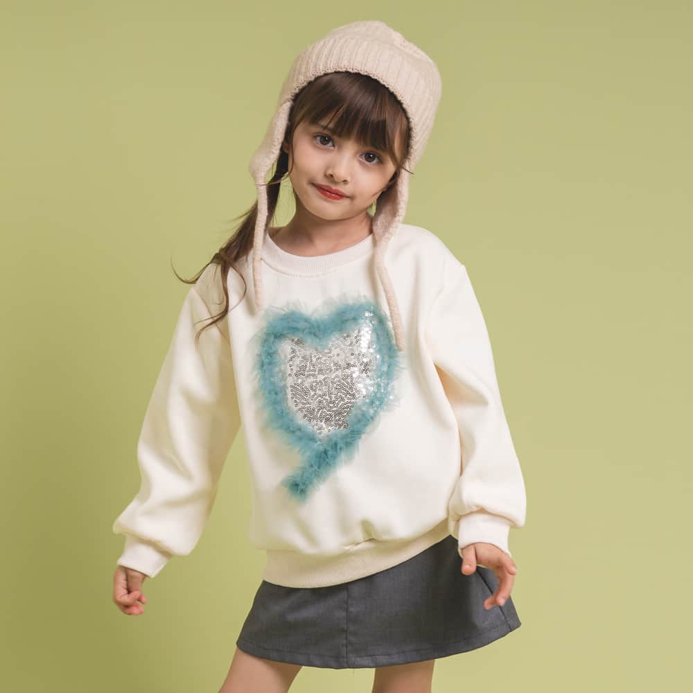 最新トレンド子供服 〝URBAN CHERRY〟さんのインスタグラム写真 - (最新トレンド子供服 〝URBAN CHERRY〟Instagram)「URBAN CHERRY 2023 "WINTER" collection♥  【PICK ITEM💜】  トレンド新作予約受付中♪  ━━━━━━━━━━━━━━━ ☑フリルハートラメデザイントレーナー  price/¥2,980(tax in) color/ivory,gray,black size/110-140cm ━━━━━━━━━━━━━━━  ぜひ保存してお買い物の参考にしてくださいね♡ 質問や感想コメントもお待ちしております🥰  - - - - - - - - - - - - - - - - - - - - - - - - - - - - - - -  🛒WEB STORE プロフィールよりご覧いただけます！  #urbancherry #アーバンチェリー #キッズコーデ #おそろコーデ #子供服 #子育て #韓国服 #こどもと暮らす #小学生コーデ #女の子ママ #姉妹ママ #小学生ママ #冬コーデ」12月7日 11時30分 - urbancherry_