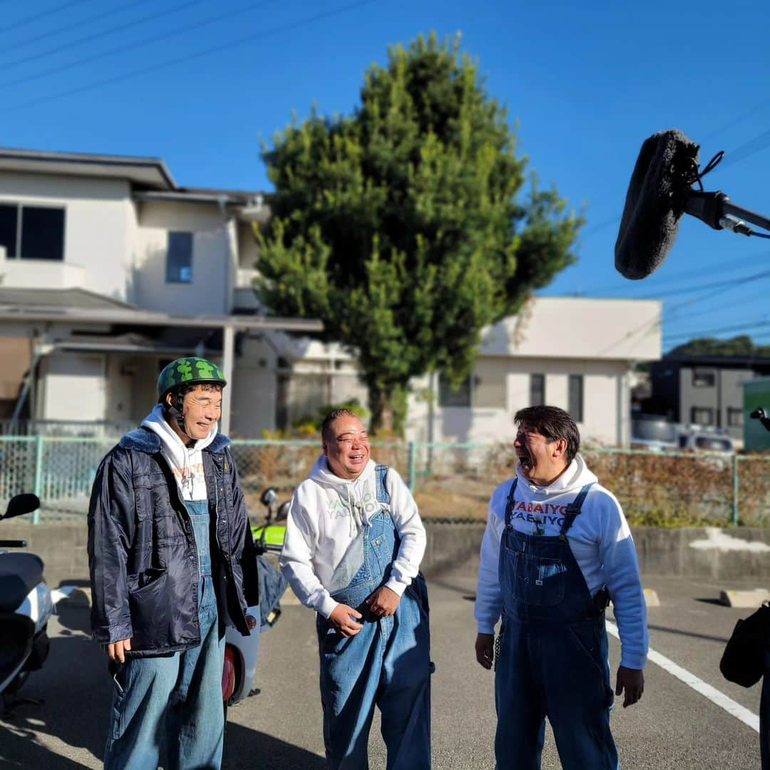 ダチョウ倶楽部のインスタグラム：「上を見た後の3人です。 放送されるか？わかりませんが…（笑） 出川さんといる、ふたりはとにかく楽しそうです。 こうやって、番組に呼んでくれて有難いです。 感謝ですね。⁡ ⁡⁡ ⁡ #ダチョウ倶楽部⁡ ⁡ #出川哲朗の充電させてもらえませんか ⁡ ⁡ #出川哲朗 さん⁡ ⁡」