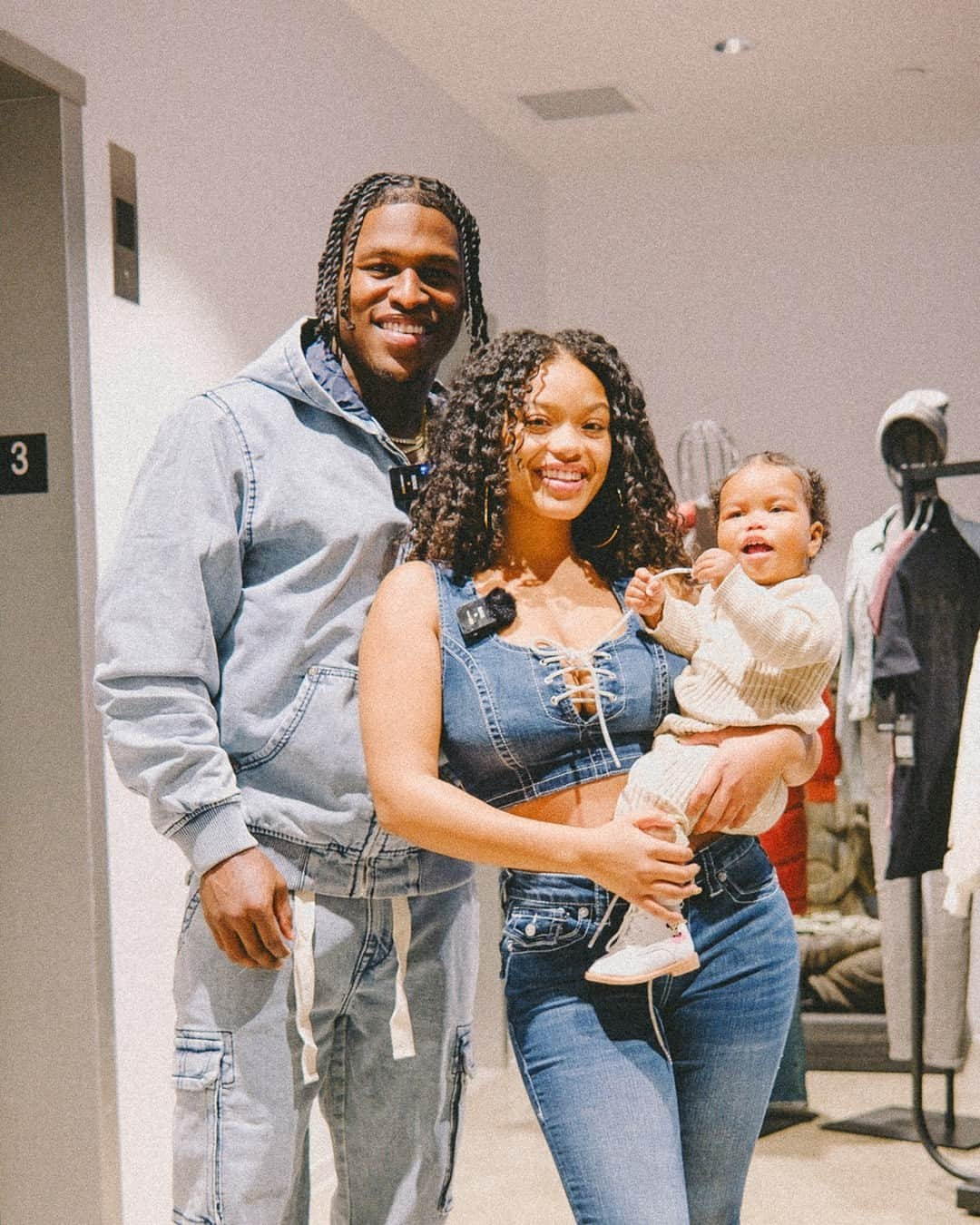 トゥルーレリジョンのインスタグラム：「Family is a Gift. Keepin' it True from the East Coast to the West Coast with @darnayholmes, @shaniece.elizabeth, and Nalani.   [link in bio to shop]  #TrueStyleIsAGift #MYRLGN」