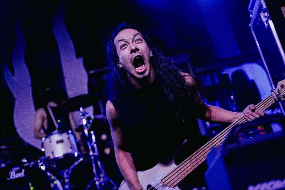 Crystal Lakeのインスタグラム：「America has been amazing. We have 1 more show left before we head home to start our Winter Japan tour. Tickets are available for all posted dates worldwide. We will see the west again very soon 💋🤘  📷: @seijiro243」