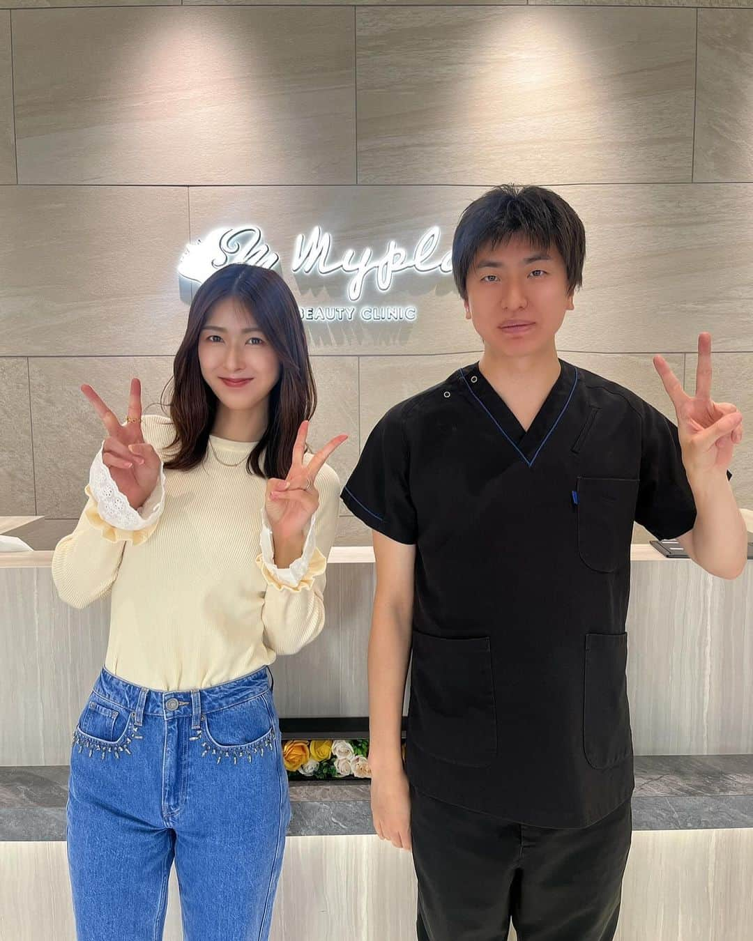 井上麻衣さんのインスタグラム写真 - (井上麻衣Instagram)「マイプレイスビューティークリニック @myplacebeauyclinic で 「アルテミスリフト」を受けて約1ヶ月が経ちました🥰  顎周りのもたつきが無くなってスッキリした印象！ これはすごい🥺 3Dメッシュ構造の糸になっていて 従来の糸よりも引き上げ力upされているそう✨  私は左右3本ずつにしたよ❣️  南先生いつもありがとうございます🕊️ 次は何しようかなぁ〜😳  ☑︎myplace beauty clinic 大阪市中央区東心斎橋1-18-24 ☎︎06-6786-8972  dr.南　@minamibiyogeka dr.八木　@dr.yu_yagi_dermatology  . . . . #マイプレイスビューティークリニック#マイプレイス#myplacebeautyclinic#美容外科#美容皮膚科#美容整形外科#整形#プチ整形#形成外科専門医#南享介八木優#大阪#心斎橋 #小顔#アルテミスリフト#スレッドリフト#引き上げ」12月7日 11時55分 - mai_inoue