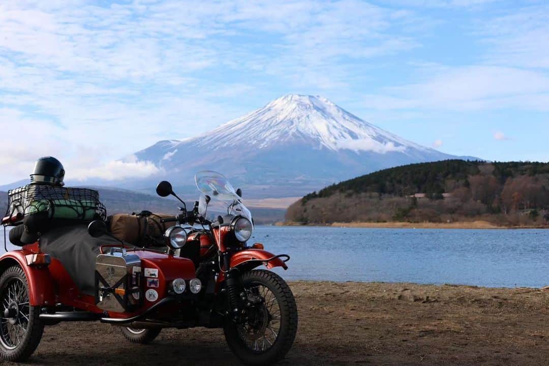 Ural Motorcyclesのインスタグラム：「普段と違うことをすると、一生忘れられない思い出になる。 ウラルは日々が普段とは違う冒険だ😎 #ウラルアドベンチャー  写真提供: @yangsan11 @bargon_ural  #ウラルジャパンフォト のハッシュタグを使って、あなたのウラルアドベンチャーの写真／動画をシェアしよう！」