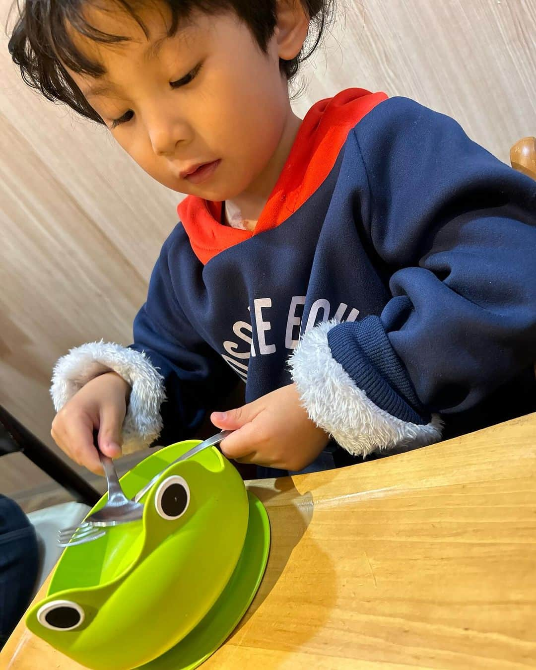 世手子さんのインスタグラム写真 - (世手子Instagram)「PR  Popular ramen in Kyoto🍜 Great with no additives👏👏👏 Thank you for joining us, myson🤗 #弾丸ツアー 京都❣️続き 京都で人気のラーメン屋さんへ（＾_＾） 常に行列が絶えない‼️ @tsurumusya  #鶴武者 #京小麦 #京都ラーメン #西院グルメ #京都グルメ #kyotoramen #らーめん鶴武者 #西院ラーメン にいってきた(^.^) しかも #無添加ラーメン 素晴らしい(о´∀`о) 優しいお味でチャーシューすごご(*≧∀≦*) #ちゃーしゅー麺 美味しかった(*´꒳`*) 子供も大絶賛👦 息子様、お付き合いいただき有難う🍥」12月7日 12時03分 - rojide