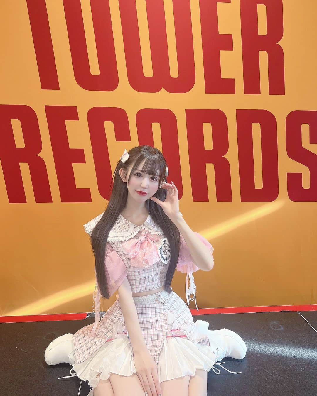 大月美雨さんのインスタグラム写真 - (大月美雨Instagram)「⁡ 🎀姫庭 New Single #あちゅちゅ ✨2024年2月13日（火）発売致します！ 現在リリースイベント期間中〜♡ ⁡ ⁡ 次のリリイベは 12月10日（日） ららぽーとTOKYO-BAY 南館1F かいだん広場 になります！リリイベを通して色んなところに行けるのも美雨の楽しみの一つ。♡ ⁡ 姫庭オリコン上位狙ってますので、 応援よろしくお願いします！ ⁡ #地下アイドル #アイドル #コンカフェ #自撮り界隈 #自撮り女子 #彼女感 #量産型 #量産型コーデ #かわいい #コスプレイヤー #コスプレ#美人 #いいね #idol #selfie #selca #cute  #japanesegirl #asian gir#量産型ヲタク　#童顔#メイド服#地雷系女子　#anime girl #ツインテール　#隠しきれないオタク#隠しきれないヲタク　#セルカ　#meid」12月7日 12時14分 - otsuki_miu