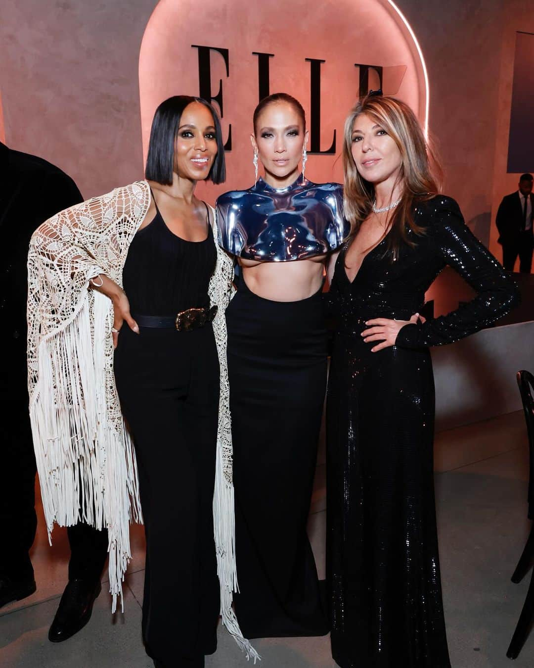 ニーナ・ガルシアさんのインスタグラム写真 - (ニーナ・ガルシアInstagram)「So many Latinas at #ELLEWIH last night,and three honored! Thank you @americaferrera , @evalongoria ,and @jlo for  showing us what powerful representation looks like. 💪🏼 @laurenwsanchez, @kerrywashington, #arianagreenblatt, thank you for your support 🙏🏻❤️ @elleusa」12月7日 12時21分 - ninagarcia