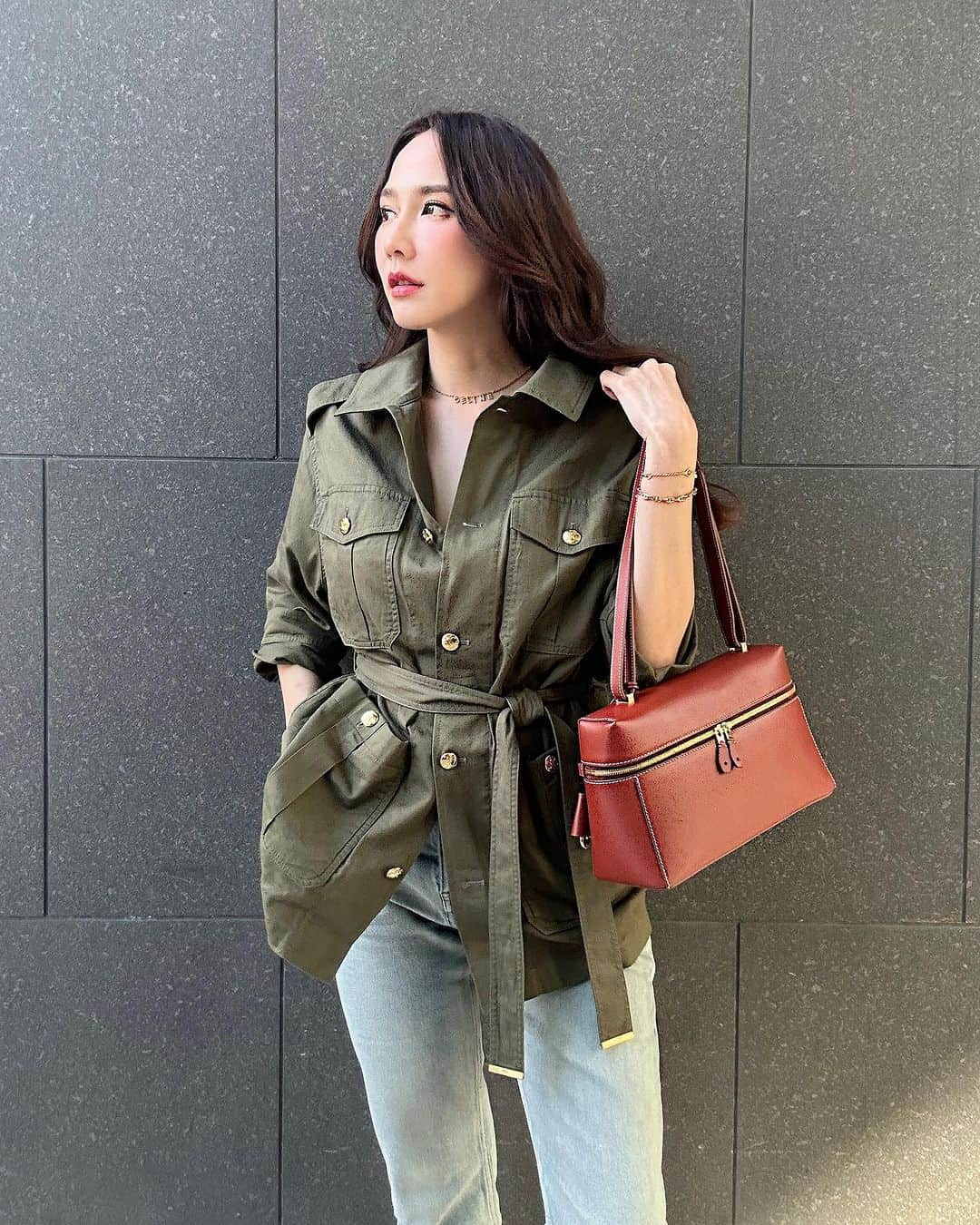 アム・パチャラパーのインスタグラム：「@LoroPiana #LoroPiana #LoroPianaExtraBag」