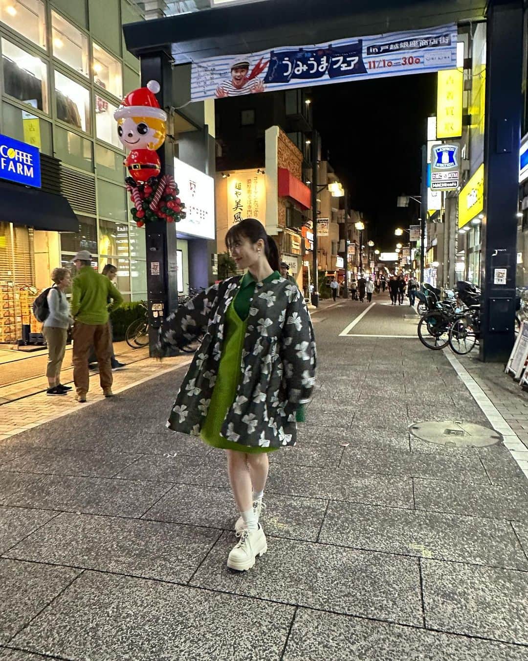 島崎遥香のインスタグラム：「👨🏻‍🦳👵🏻 H&M @nobusawahitoshi  Stylist @yuikurose」
