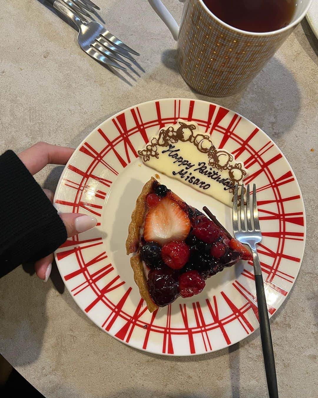 一木美里さんのインスタグラム写真 - (一木美里Instagram)「🩷🩷🩷  おうちにフォトスポットと、 花火のケーキまで用意してくれてた2人🎀✨ 本当にありがとう🥹🧁💓  #birthday#birthdaycake#お誕生日」12月7日 12時37分 - misato_ichiki
