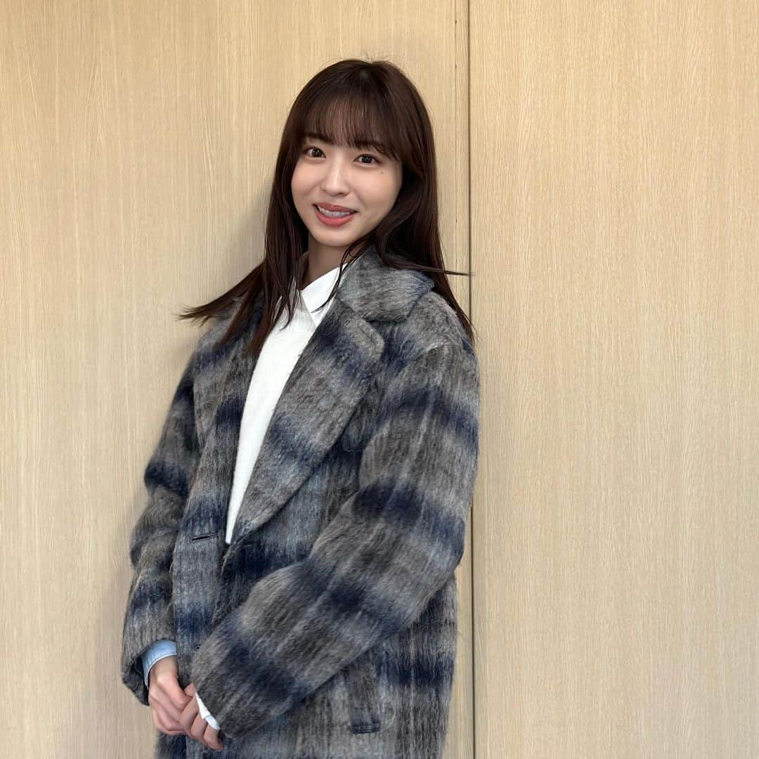 フジテレビ「めざましテレビ」さんのインスタグラム写真 - (フジテレビ「めざましテレビ」Instagram)「お天気コーナー「きょう何着て行く？」 林佑香の毎日のコーデを紹介♪  12月7日（木）  【今日のコーデ】 🌟コート→ @resexxy_official ２万900円 🌟ニット→ @and.couture 　8910円 🌟シャツ→ @gap_jp 7990円 🌟パンツ→ @mercuryduo_com １万5400円 🌟靴→ @dianashoespress １万8150円  🌟イヤリング→ @abiste_official 　5670円  【コーデのポイント】 存在感たっぷりなチェック柄のシャギーコートを主役に🧥 襟付きニットとワイドデニムで小粋にコーディネートすると、 洒落たトラッドスタイルが完成👖 ほっこりしないように足元はバックル付きパンプスでキレよく しましょう🛸      #めざましテレビ #きょう何着て行く？ #林佑香 #今日のコーデ #コーデ #CanCam #今日のファッション#ootd #きょう何着て行く？は月〜金朝6時22分ごろ放送📺 #ゆかちゃん #きれいめコーデ #きれいめカジュアル #大人コーデ #秋コーデ #オフィスカジュアル #上品コーデ #アナウンサー衣装」12月7日 12時49分 - mezamashi.tv