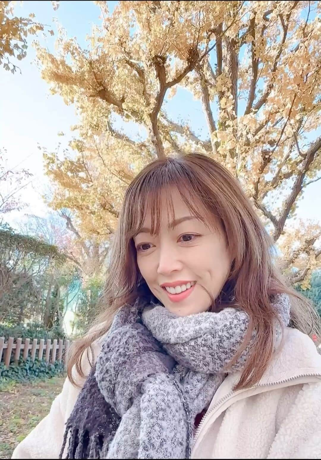 大和悠河のインスタグラム：「#大和悠河　 #yugayamato  #yugayamato🍁 #大和悠河🎄 #大和悠河のジュエリータイム  #大和悠河の🍁 #大和悠河の散歩路 #外苑銀杏並木  #神宮外苑  #神宮外苑いちょう並木 #外苑前いちょう並木 #クリスマスマーケット  #クリスマスマーケットドイツ  #xmasmarket」