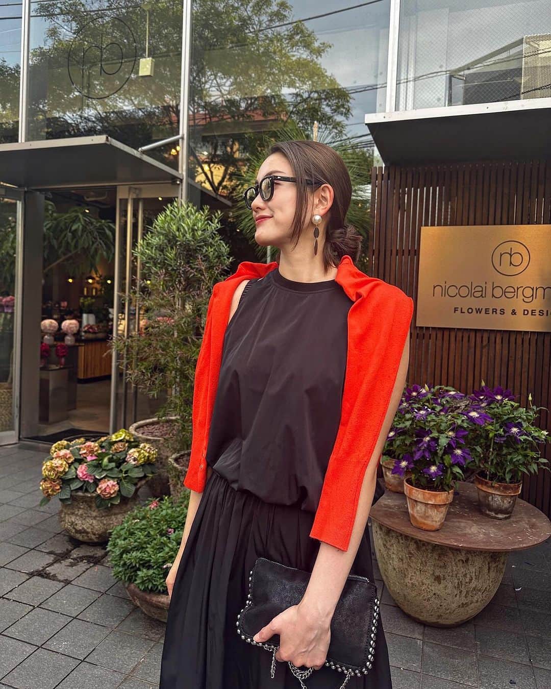 宮坂灯里のインスタグラム：「初LIVEまであと3日🥰❣️ “Jump in with both feet”  AKARI LIVE 2023 ■2023.12.09（土） ■open : 17:30  start : 18:00 ■場所:月見ル君想フ @moonromantic_jp   詳細はプロフィール欄のURLからチェックできます^ ^  やっと会えるね✨ あなたのために歌います😌🎤  Only 3 days until the first LIVE! Excited✨ Finally, we'll get to meet:) I'll sing for you.」