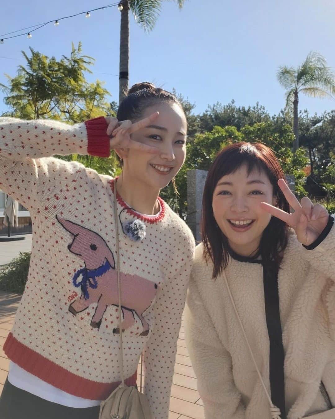 中上真亜子のインスタグラム：「昨日今日とロケで宮崎へ🌴 美味しいものに出会えて やさしい方たちに出会えて そしてシーガイアに泊まれて ほーんとに楽しかったなあ☺️🌈 （とあるお題をクリアしないといけなくて 罰ゲームとずっと闘ってたよ、オンエアは1月末です🌕  メンバーさいこうだったなあ🥦 これから福岡戻って そして小雪さんとあそぶぞ！ #いや明日もあるから直帰して #年に1度のこいつの登場🐏」
