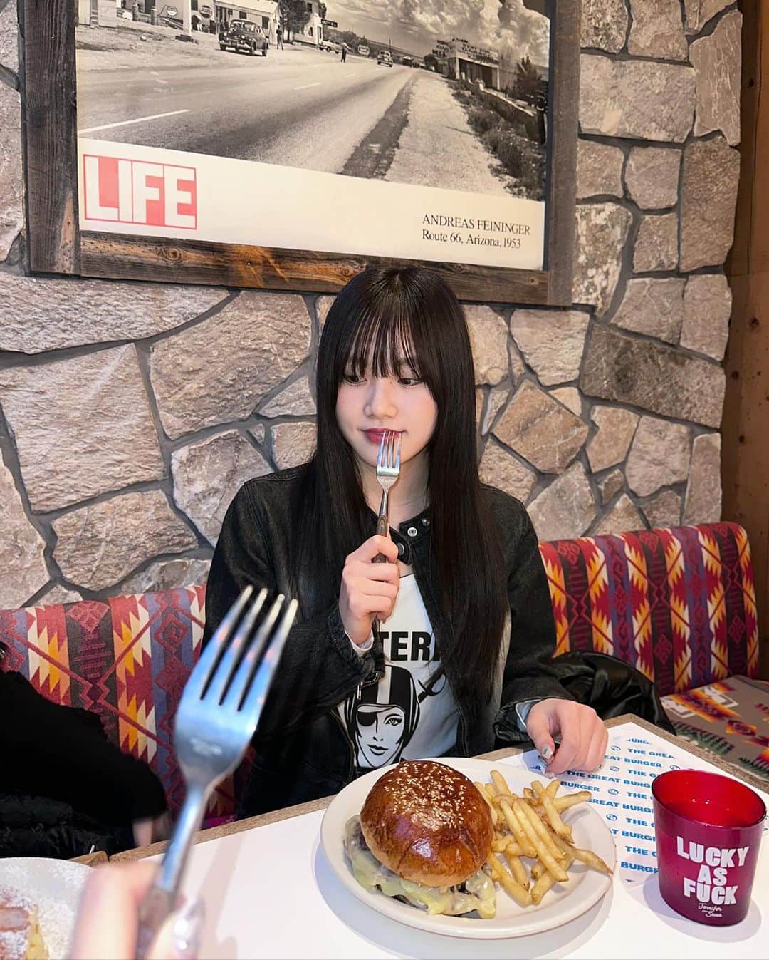安藤梨花さんのインスタグラム写真 - (安藤梨花Instagram)「黒髪にしたよーーーー☆👩🏻💫」12月7日 18時24分 - rinka_ando