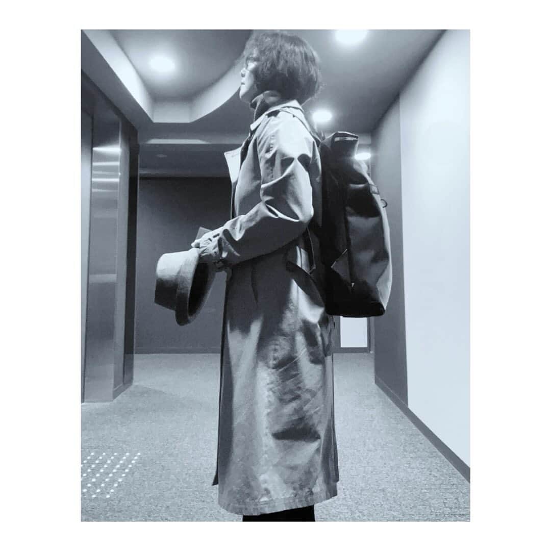 黒沢あすかさんのインスタグラム写真 - (黒沢あすかInstagram)「夜が来る。今日も感謝。  #asukakurosawa #黒沢あすか  @paulsmithjapan  @upsobags」12月7日 18時25分 - kurosawa_asuka_official