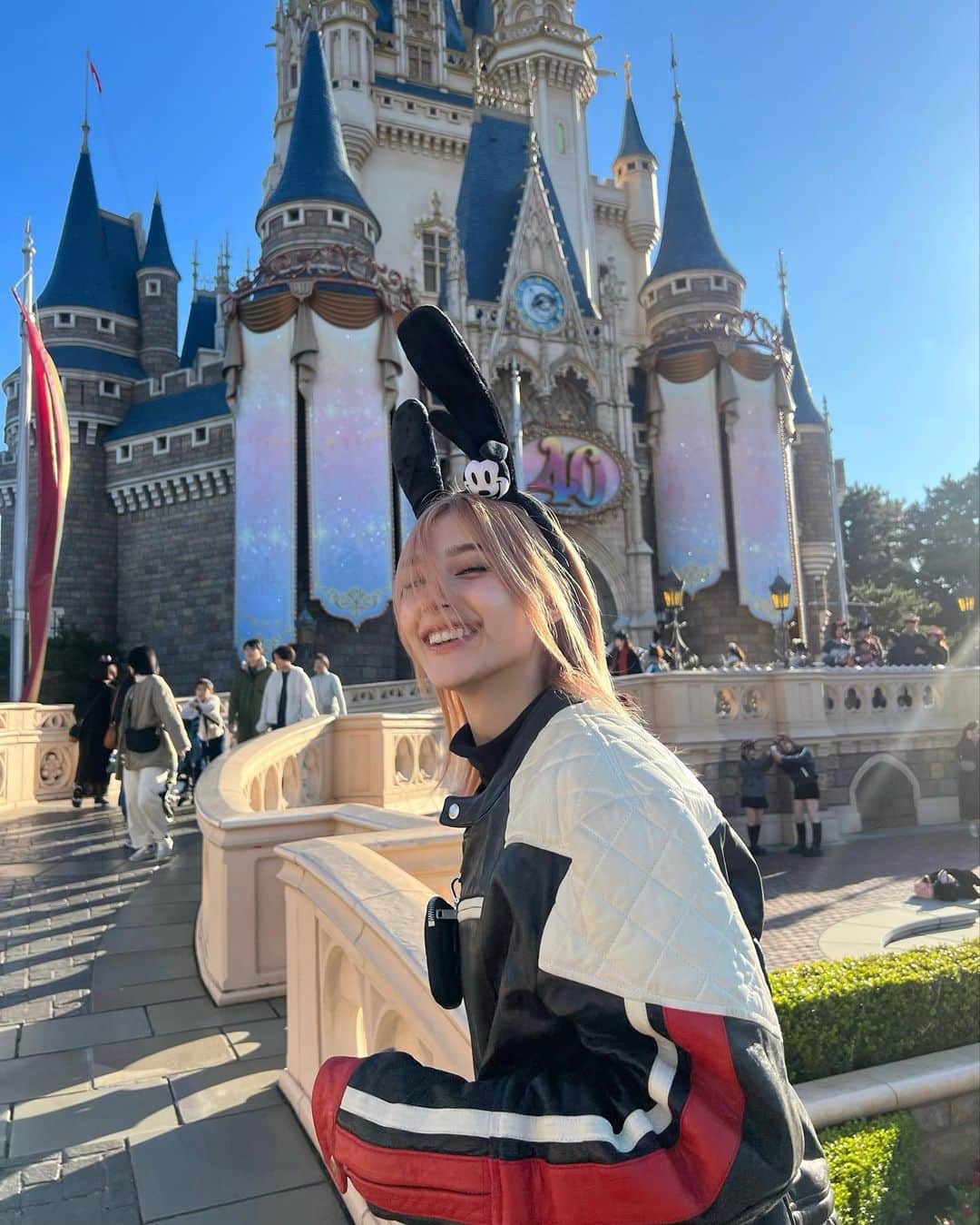 南部桃伽さんのインスタグラム写真 - (南部桃伽Instagram)「🏰🖤☺️☄️🌟」12月7日 18時31分 - momoka_nanbu