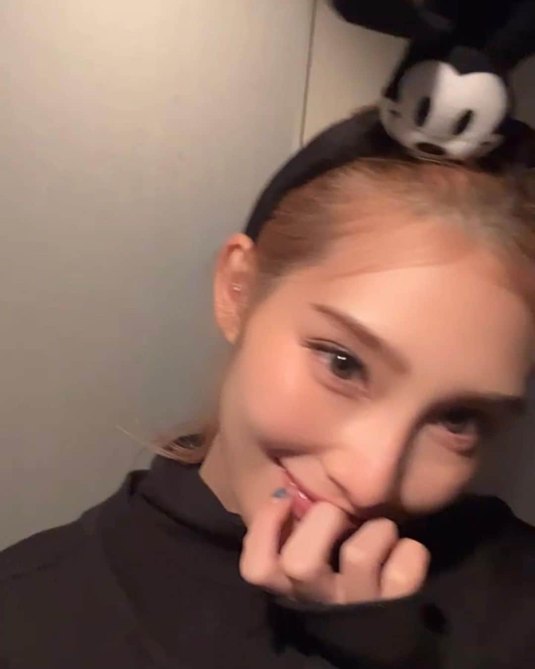 南部桃伽さんのインスタグラム写真 - (南部桃伽Instagram)「🏰🖤☺️☄️🌟」12月7日 18時31分 - momoka_nanbu