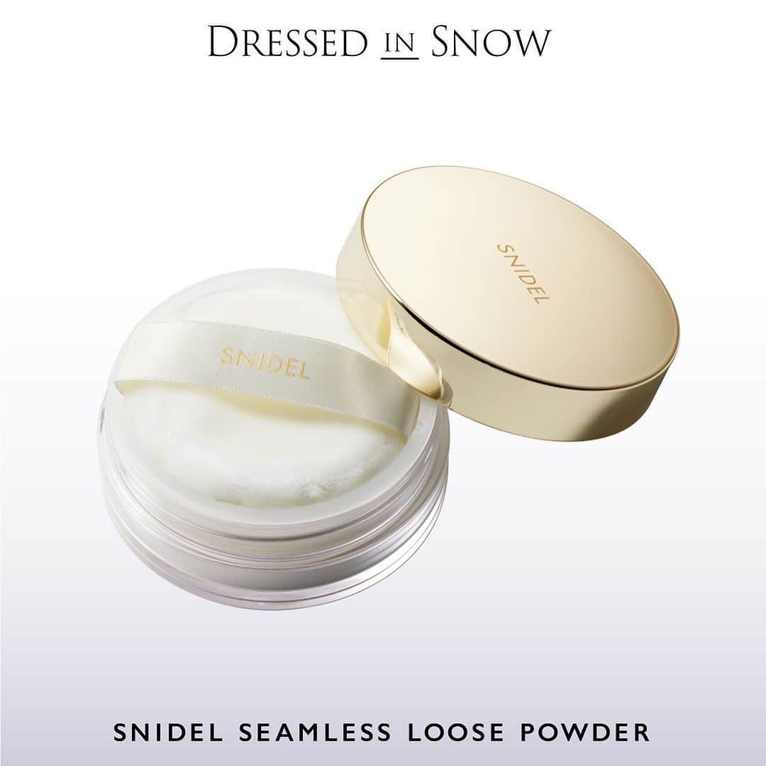 snidelさんのインスタグラム写真 - (snidelInstagram)「【SNIDEL BEAUTY❄️ 全新冬日系列】 DRESSED IN SNOW 冬日幽光 ⁡ 捕捉冬日光線的透明感，優雅的雪花在溫暖陽光下閃爍，輕風撫摸臉頰帶來涼爽的觸感。Dress in Snow。  憑借著白色的魔力，我們的系列展現出更加清晰明亮的情感，輕盈透明的滋潤如同飄渺的白玫瑰香氛。在年末的喧囂中，尋找寧靜與平和。  擁抱節慶季節，這是一個回顧過去、迎接焕然新生的時刻。以白色魔法點亮心靈，提升心境。  適用於肌膚、頭髮與唇部。 像一張空白畫布一樣清晰的感覺，我應該期望什麼樣的自己呢？ ⁡ ⁡ ◆SNIDEL 無瑕透亮蜜粉 EX01 EX01 Dressed In Snow 9g HK$310 ⁡ ◆SNIDEL 柔滑珠光胭脂 EX02 EX02 Blessing Rose 3g HK$216 ⁡ ◆SNIDEL 香氛護髮油 Blessing Rose 32ml HK$260 ⁡ ◆SNIDEL 香氛睡眠唇膜 Blessing Rose 8g HK$166 ⁡ ・・・ 各人都為守護未來環境而努力 Clean Beauty肯定會改變我們的可持續生活方式  ✨Cosme Kitchen 全線beauty商品一件9折! Shop Now : https://shorturl.at/ghMP9  ━━━━━━━━━━━━━━ ▷銷售點︰ Cosme Kitchen (Mira Place 1) USAGI ONLINE網店同步發售 ⁡ #SNIDELBEAUTY #SNIDEL #SNIDELHK #CleanBeauty #DressedInSnow #無瑕透亮蜜粉 #柔滑珠光胭脂 #香氛護髮油 #香氛睡眠唇膜 #限定 #新発売 #冬コスメ @snidelbeauty @cosmekitchenhk @usagionline_hk」12月7日 13時00分 - snidelhk