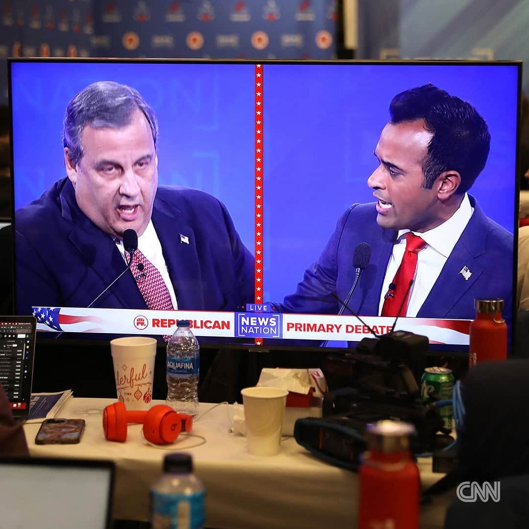 CNNさんのインスタグラム写真 - (CNNInstagram)「The fireworks were back as four Republican candidates vying to emerge as the party’s top alternative to Donald Trump in the 2024 presidential primary met Wednesday night in Alabama for their fourth debate.  With the smallest number of debate participants yet, and the mounting pressure with Iowa’s caucuses less than six weeks away, all four contenders came out swinging in Tuscaloosa.  Read more at the link in our bio.  📷: Brandon Bell/Getty Images; Justin Sullivan/Getty Images; Alyssa Pointer/Reuters; Justin Sullivan/Getty Images; Gerald Herbert/AP」12月7日 13時19分 - cnn