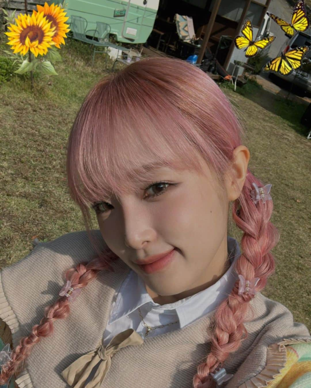 チェ・イェナさんのインスタグラム写真 - (チェ・イェナInstagram)「2024 SEASON'S GREETINGS🌻」12月7日 13時20分 - yena.jigumina