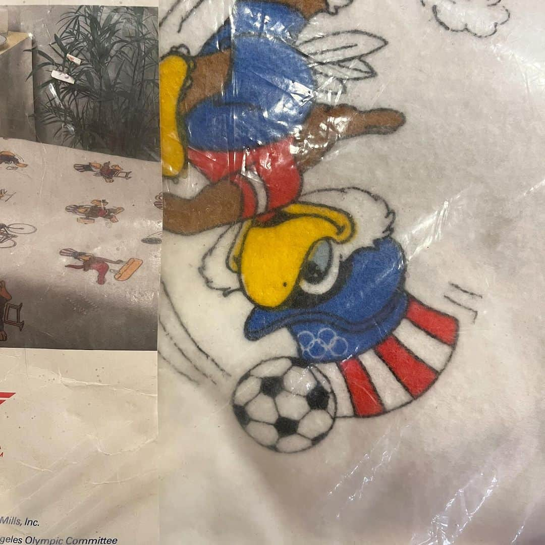 おもちゃやSPIRALさんのインスタグラム写真 - (おもちゃやSPIRALInstagram)「80's Eagle Sam Blanket入荷しました！  Dead Stock✨  168×228cm」12月7日 13時21分 - spiral_toy