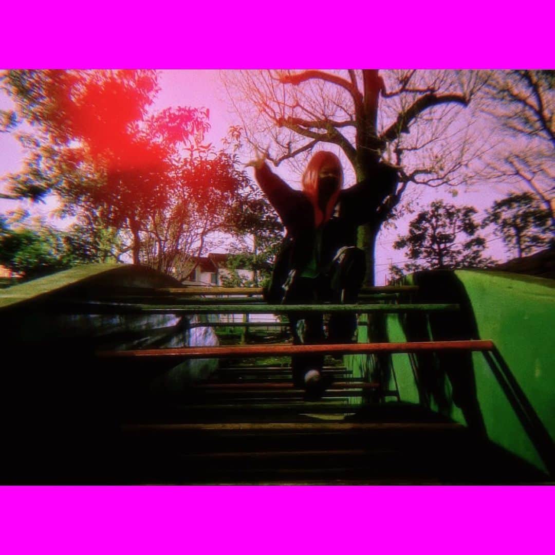 金子きょんちぃさんのインスタグラム写真 - (金子きょんちぃInstagram)「.  去年秋  #公園散歩 #はしゃいでたら #怪我した」12月7日 13時34分 - kyokaest9
