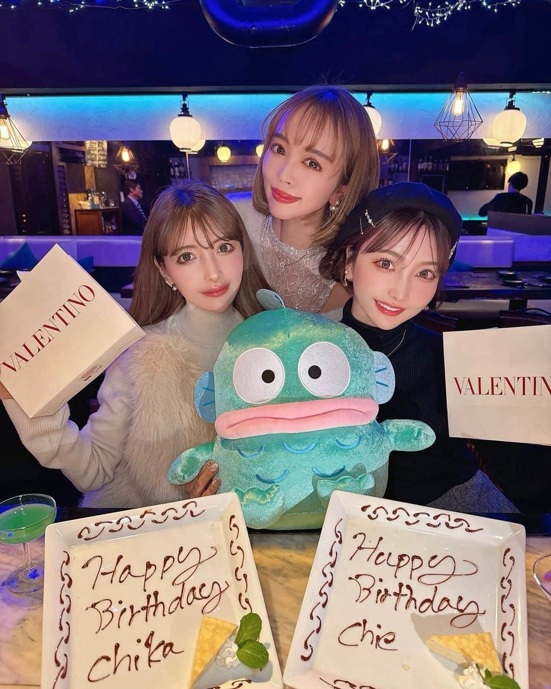 吉川ちえさんのインスタグラム写真 - (吉川ちえInstagram)「【誕生日🎉お祝い㊗️】 . 双子の誕生日るみちゃんにお祝い してもらいました🥹❤️ 池袋の（ @izakaya.colorsol）で💕 ショーがあって楽しかったよ✌️ お祝いしてくれたるみちゃんに感謝😊 毎年ありがとうございます❤️❤️ . ハンギョドン可愛すぎた🥺💕 . #誕生日 #誕生日お祝い #誕生日会」12月7日 13時35分 - yoshikawachie_16