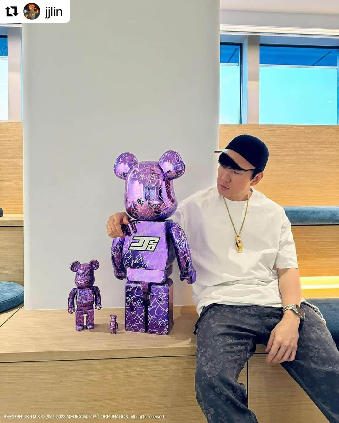 MEDICOM TOYさんのインスタグラム写真 - (MEDICOM TOYInstagram)「#Repost @jjlin with @use.repost ・・・ My first BE@RBRICK! @medicom_toy @designercon  #JJ20bearbrick #JJ20WorldTour #roadtoJJ20」12月7日 13時44分 - medicom_toy