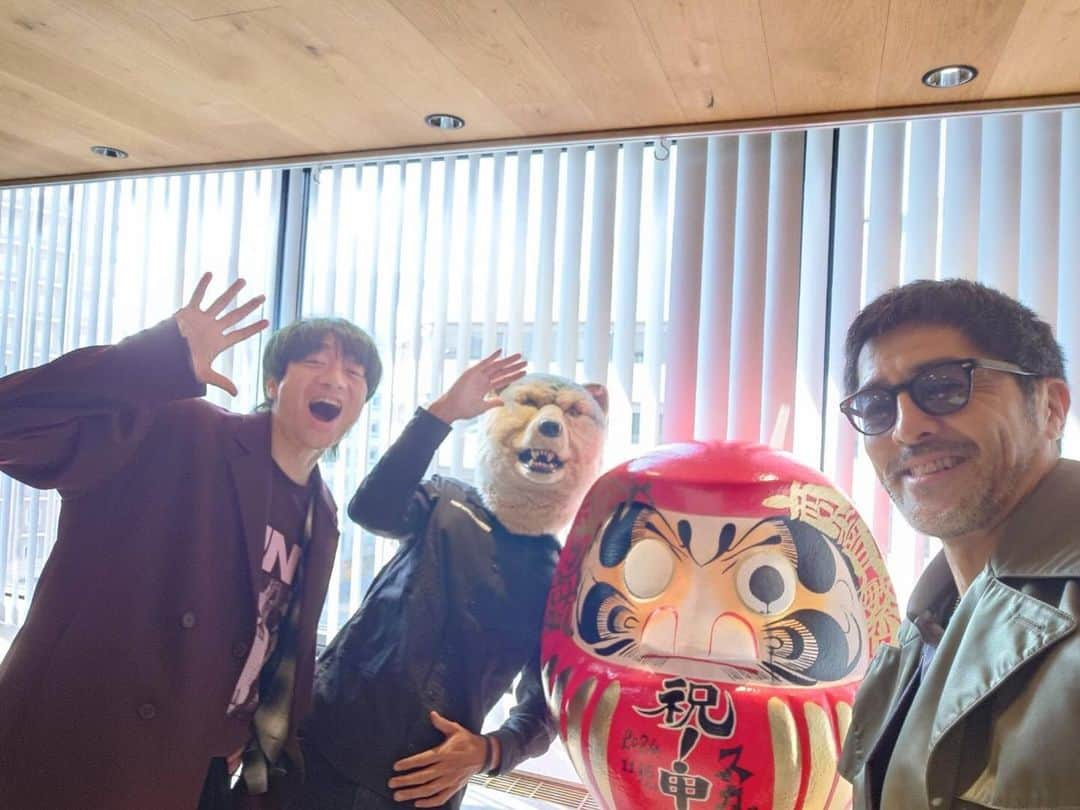 Man With A Missionさんのインスタグラム写真 - (Man With A MissionInstagram)「FUNKY802 SPECIAL WEEKS✨ #FM802 #アップビート 2週目‼️  12/7(木) 🐺🎷11時台&13時台『アレとアレ』 #東京スカパラダイスオーケストラ × #MANWITHAMISSION 対談🫂✨  後カラデモ聴イテクダサーイ」12月7日 13時45分 - mwamofficial