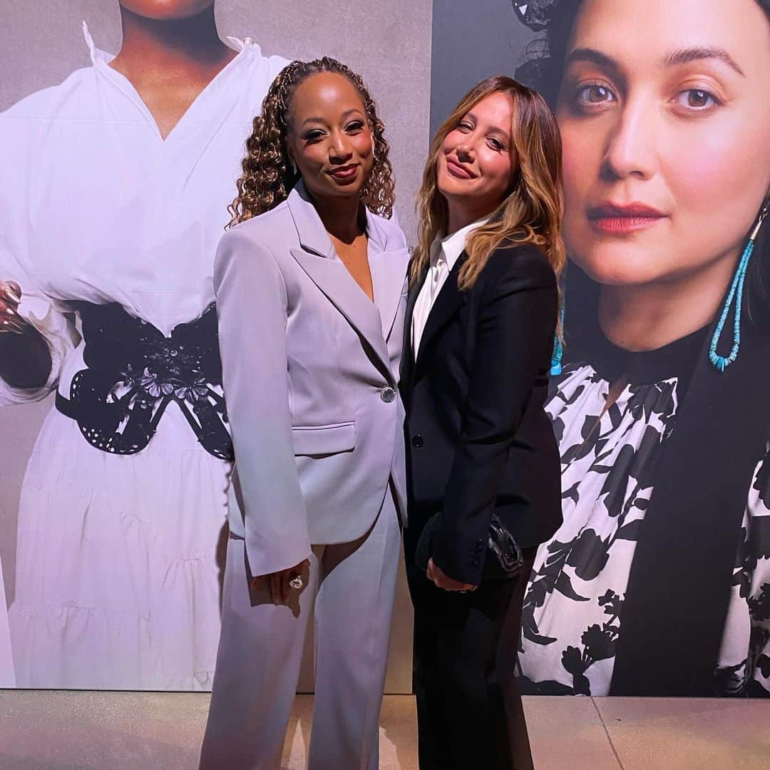 モニーク・コールマンさんのインスタグラム写真 - (モニーク・コールマンInstagram)「"There is no force more powerful than a woman determined to rise" ✍🏾 W.E.B. Dubois   I’m still stunned by the POWER, grace, grit, talent, courage, diversity, perseverance, elegance, wit, fashion, resilience, unrelenting fierceness & utter INSPIRATION I was blessed to witness at the @elleusa ‘Women in Hollywood’ Gala 👑   ….and it was SO much fun to experience it with old & new friends 😍  #ellewih」12月7日 14時16分 - _moniquecoleman