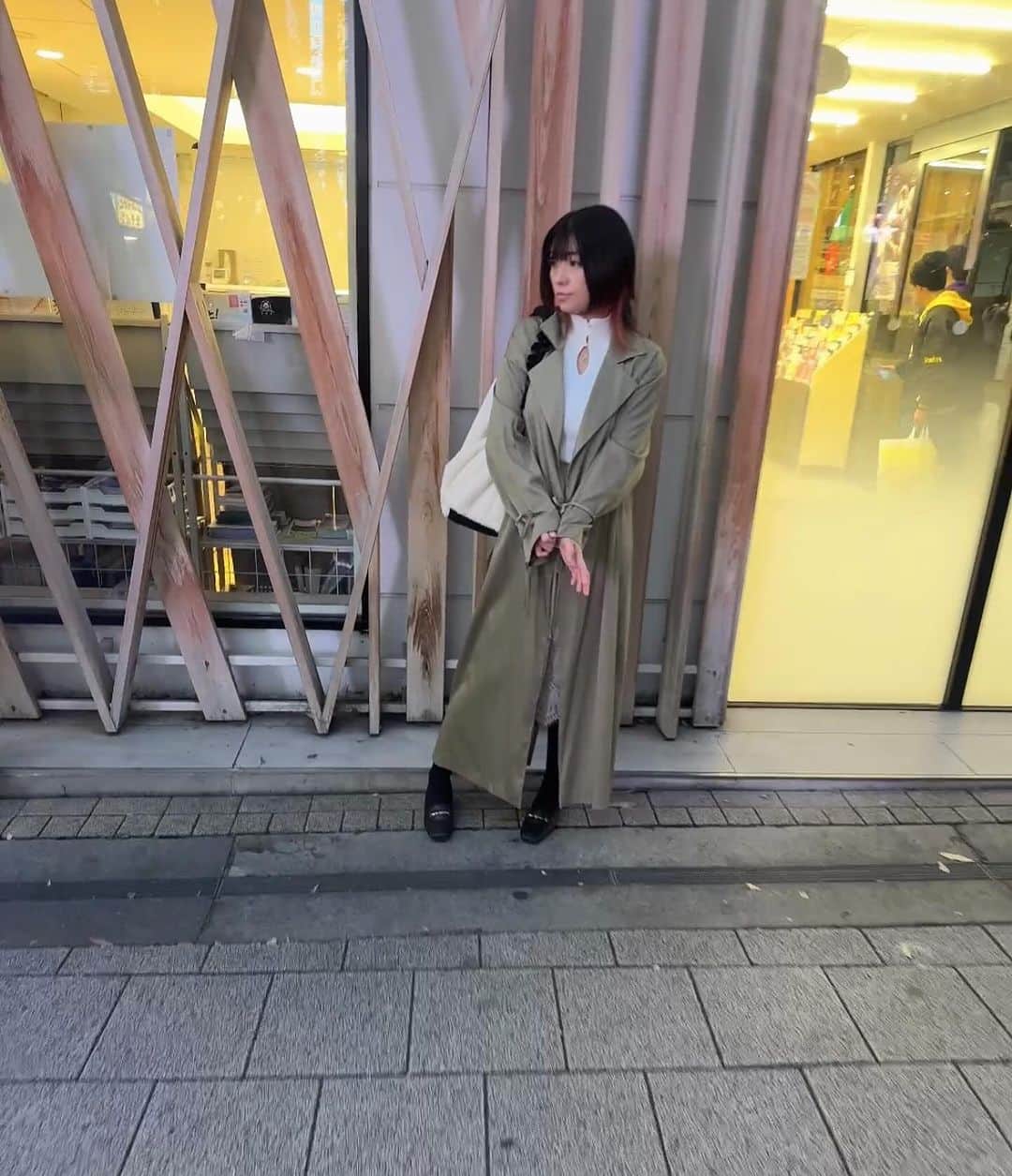 範田紗々さんのインスタグラム写真 - (範田紗々Instagram)「わたしって、待ち合わせ、つまんなそうに待ってるなぁ🤣」12月7日 14時20分 - handa_sasa