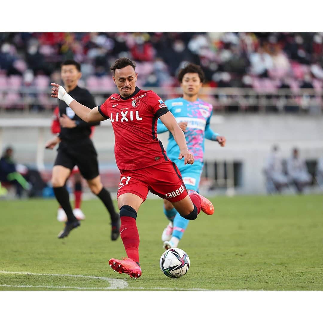 鹿島アントラーズさんのインスタグラム写真 - (鹿島アントラーズInstagram)「ディエゴ ピトゥカ選手がサントスFC（ブラジル）へ完全移籍することになりました。  「まず最初に、日本という素晴らしい国、鹿島アントラーズというビッグクラブでプレーする機会を与えてくれたことに対し、心から感謝しています。そして、ずっと変わらず応援してくれたサポーター、自分を信じ、一緒に戦ってくれた選手、スタッフへ、改めてありがとうを伝えたいです。僕だけでなく家族全員、感謝しています。これからはブラジルで、アントラーズファンとして、家族3人でずっと応援しています」  ありがとう、ピトゥカ！  #鹿島アントラーズ #kashimaantlers #Ｊリーグ #jleague #ディエゴピトゥカ #diegopituca」12月7日 14時26分 - kashima.antlers