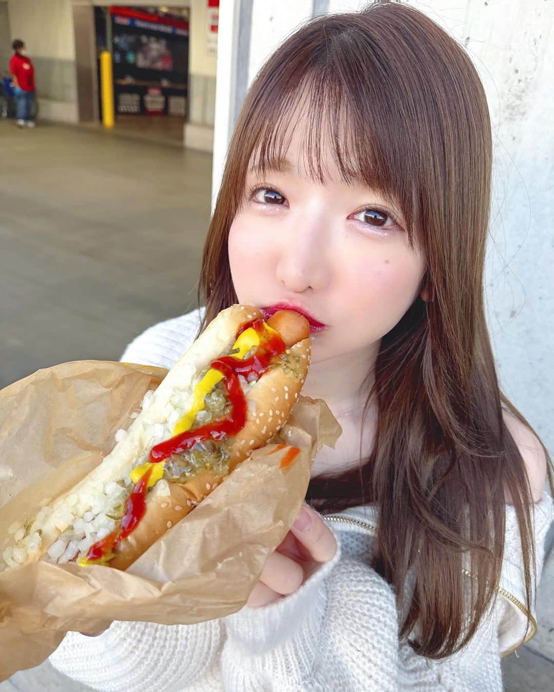 もえのあずきのインスタグラム：「コストコ🌭🍔 　 #コストコ大好き #もえあず#大食いアイドル」