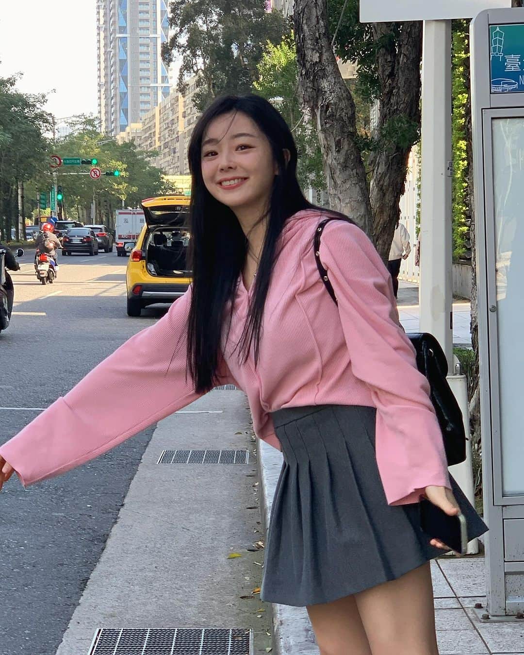 ユ・ボファのインスタグラム：「대만 날씨 너무좋구요🤭♥️ 대왕연어초밥 먹으러 가야지🍣」