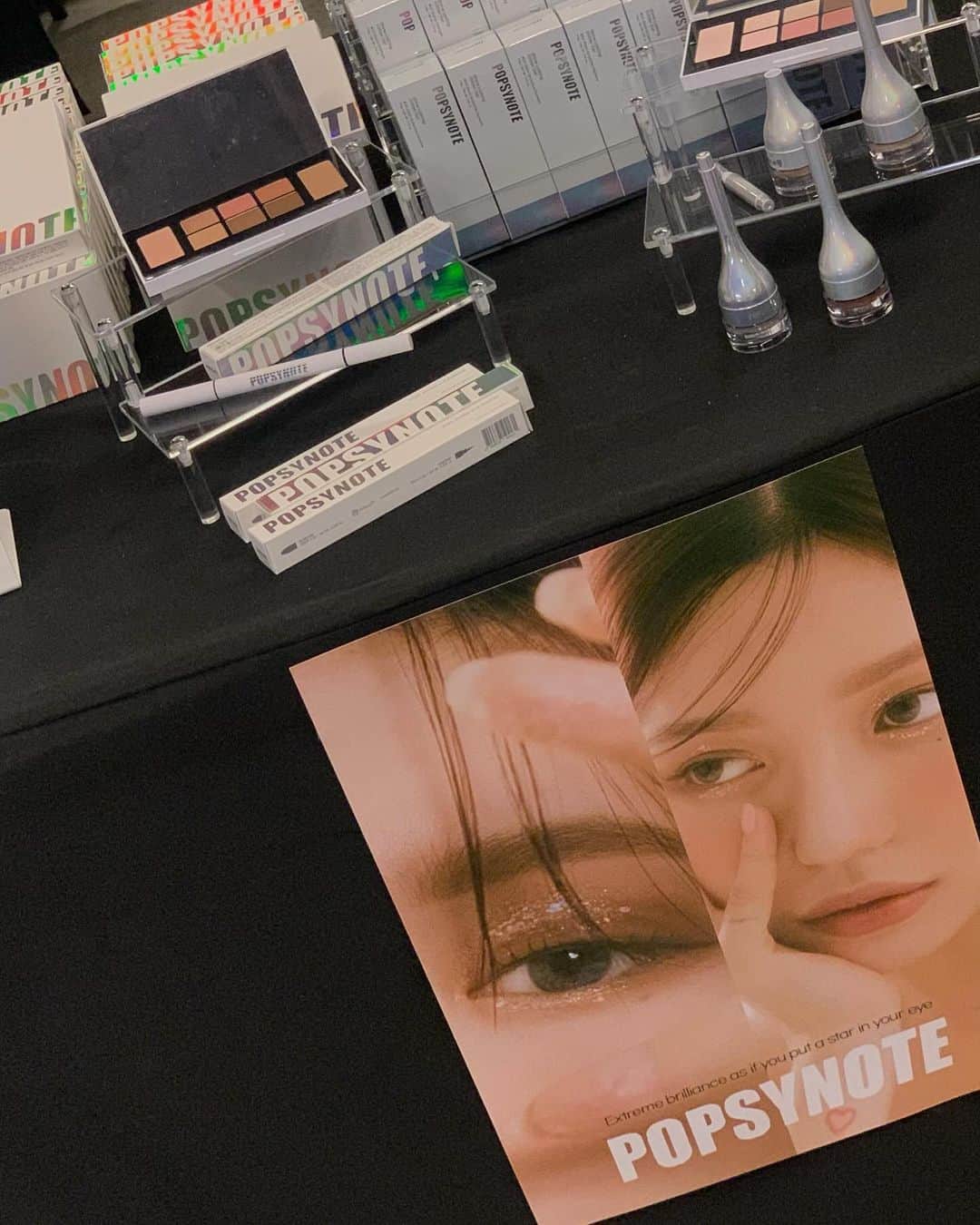 チェユラさんのインスタグラム写真 - (チェユラInstagram)「Hey everyone! ♡︎  POPSYNOTE(@popsynote_cosmetic ) will be having our very first popup in LA at @hello82la !    You can catch me at:  12/8 (FRI): 12:00 PM - 2:00 PM  12/9 (SAT): 12:00 PM - 7:30 PM   I will be demonstrating and help you guys test out products so hope to see you there!   See you on the 8th! 🩷  *Sign up for the K-Beauty class  at @hello82la on 12/9 to receive $223 worth of free gifts!  See you all there!! 😎  🇺🇸팝시노트  첫 LA 팝업이  12/8~12/9. @hello82la 에서 진행합니다  8일엔 12-2시 , 9일엔 오픈부터 마감때까지 그곳에 상주하며 여러분 맞이할게요!!  팝시노트 제품들도 직접 테스트 해드릴테니  많이많이 놀러오세요!!!  8일에 만나요-🩷」12月7日 15時04分 - youra_ch0i
