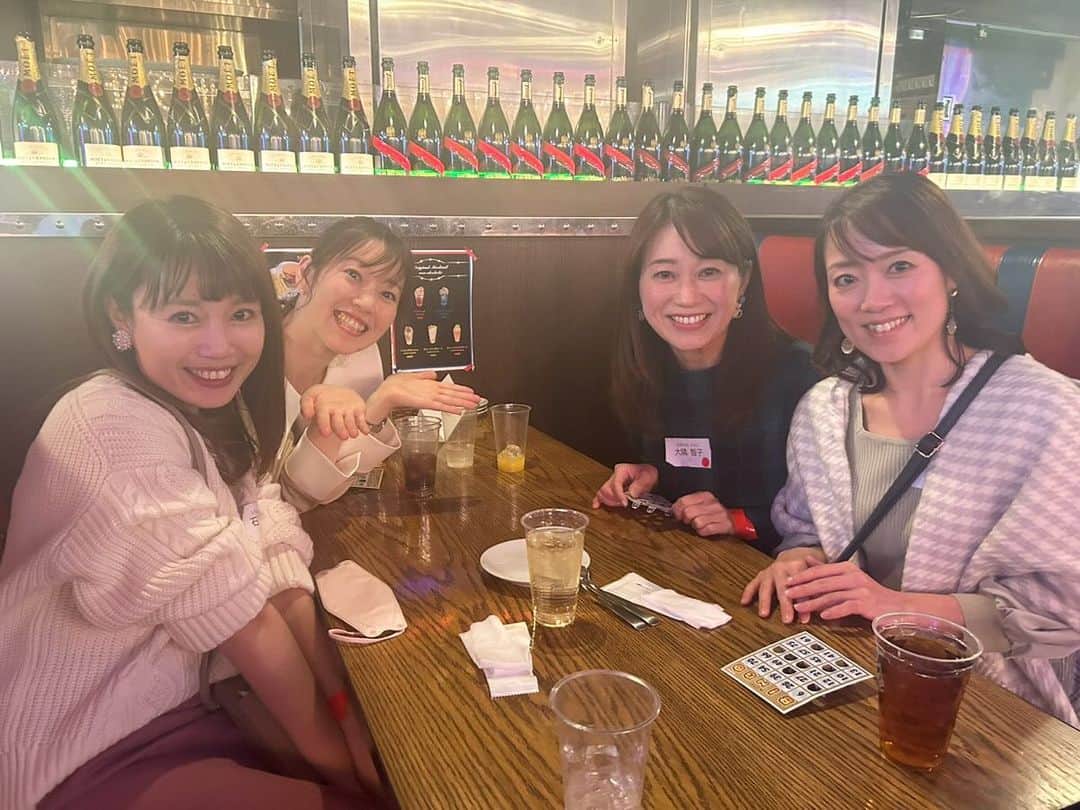 大隅智子のインスタグラム：「ウェザーマップ大忘年会。 ご縁がある仲間たちと。 元北陸放送アナウンサーが同じだった坐間妙子さん、かぶってないけど、名古屋局経験が同じの石上沙織さん、NHK前から友人だった中島望さん。 みんなと話せた貴重な機会でした。」