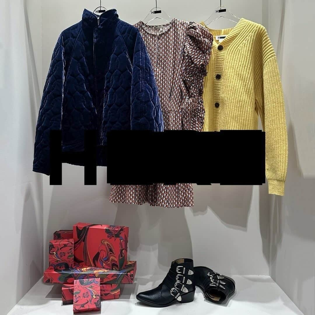 H BEAUTY&YOUTHのインスタグラム：「＜H BEAUTY&YOUTH＞ VELVET QUILTING BLOUSON ¥74,800＜STELLA NOVA＞PATTI MY DRESS ¥41,800 ＜H BEAUTY&YOUTH＞ WOOL 3GAUGE AZE CARDIGAN ¥39,600 ＜TOGA PULLA＞ CONCHO BELT BOOTS for women ¥70,400  #H_beautyandyouth #エイティーズビューティアンドユース @h_beautyandyouth  #BEAUTYANDYOUTH #ビューティアンドユース #Unitedarrows #ユナイテッドアローズ #stellanova #togapulla」