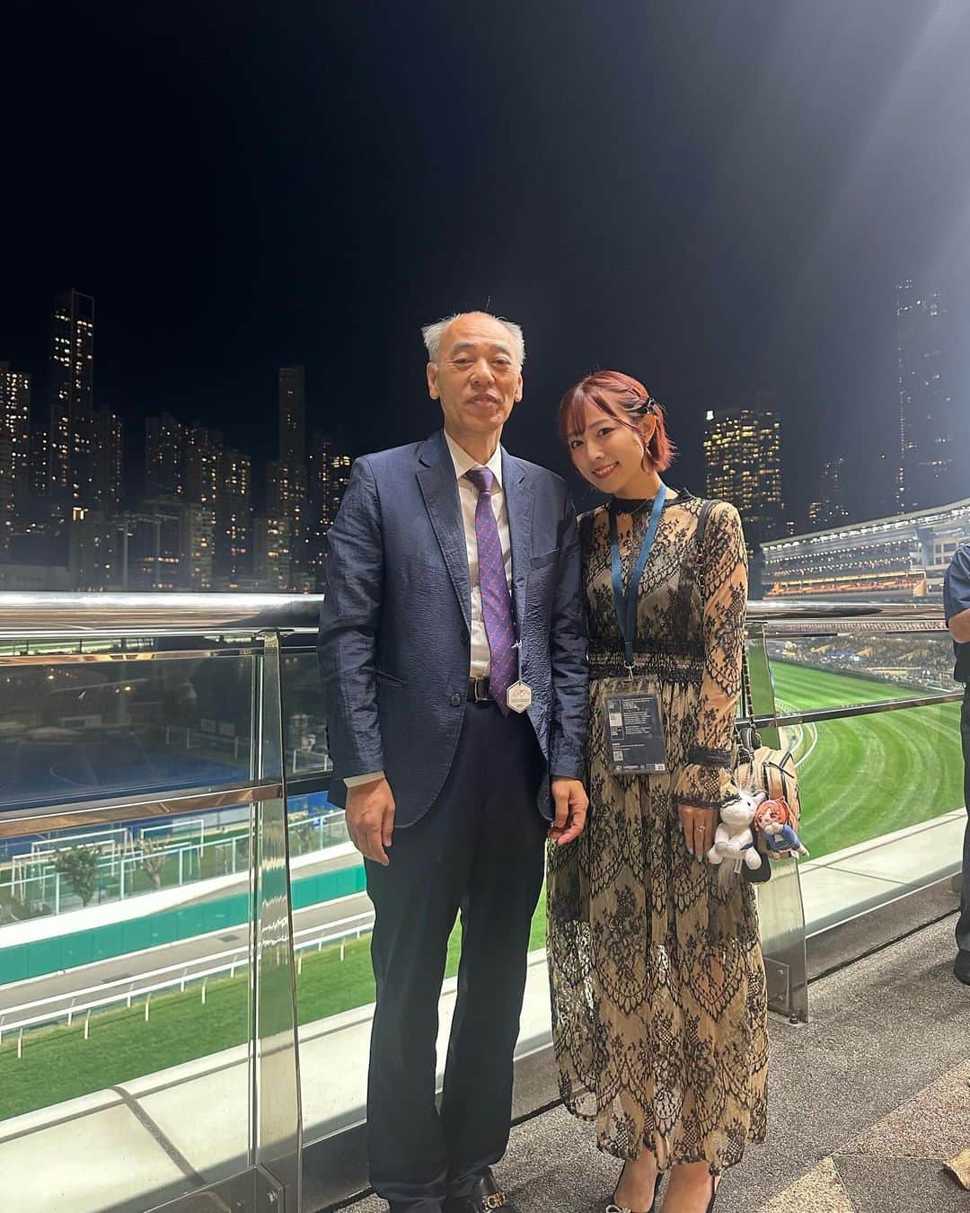 桑原茉萌さんのインスタグラム写真 - (桑原茉萌Instagram)「【香港競馬2日目夜🇭🇰🏇】 Thank you for taking a picture with me❣️❣️ in Happy Valley Racecourse 🏇  #香港 #hkjc #hongkong #horseracing #川田将雅 #騎手 #競馬 #香港競馬 #香港国際競走  #國際騎師錦標賽 #浪琴國際騎師錦標賽 #騎師非凡一族 #跑馬地馬場 #浪琴 #IJC #LonginesIJC #HKRacing #Jockeysarespecialbreed #GoRacingHK #HappyValleyRacecourse  #longines #香港國際賽事 #浪琴香港國際賽事 #世界舞台草地王者 #沙田馬場  #浪琴 #HKIR #HKRacing #turfworldchampionships #GoRacingHK  #ShatinRacecourse  #longines #umajo #fyp」12月7日 15時22分 - cindystory__