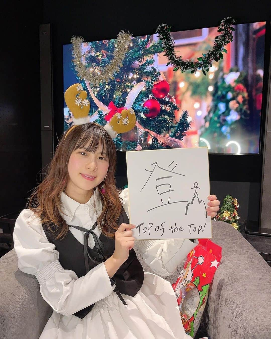 前田佳織里さんのインスタグラム写真 - (前田佳織里Instagram)「#前田佳織里とクリスマス インスタライブありがとうございました！！ 3/31 ＼前田佳織里 1st fan meeting talk & mini live 2024／ 初の  #前田1stファンミ 開催決定です！！🎊  アーティストとしてはじめてのファンミイベント！ 歌もトークも楽しんで貰えたらとおもいます！！  一緒にもりあがりましょー！  そして久しぶりの #飲酒タライブ でした🍶 わたあめ、日本酒にひたしてた！美味しかった〜！ アーカイブも残してるのでぜひみてね！✨  #日本酒 #インスタライブ #ライブ #クリスマス」12月7日 15時32分 - maedakaori_official