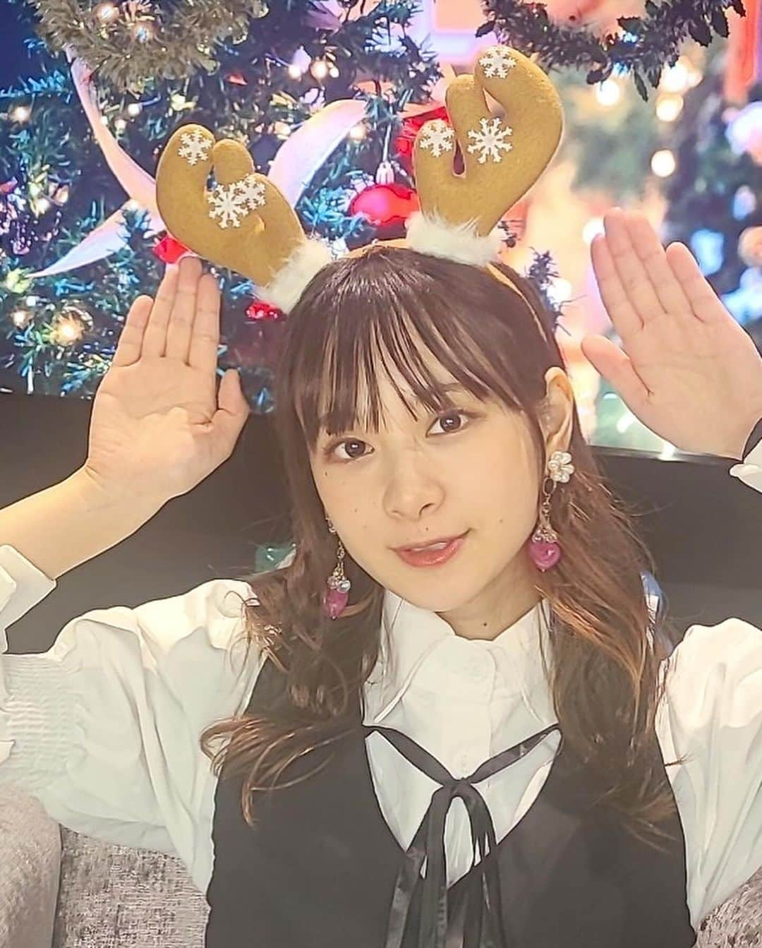 前田佳織里のインスタグラム：「#前田佳織里とクリスマス インスタライブありがとうございました！！ 3/31 ＼前田佳織里 1st fan meeting talk & mini live 2024／ 初の  #前田1stファンミ 開催決定です！！🎊  アーティストとしてはじめてのファンミイベント！ 歌もトークも楽しんで貰えたらとおもいます！！  一緒にもりあがりましょー！  そして久しぶりの #飲酒タライブ でした🍶 わたあめ、日本酒にひたしてた！美味しかった〜！ アーカイブも残してるのでぜひみてね！✨  #日本酒 #インスタライブ #ライブ #クリスマス」