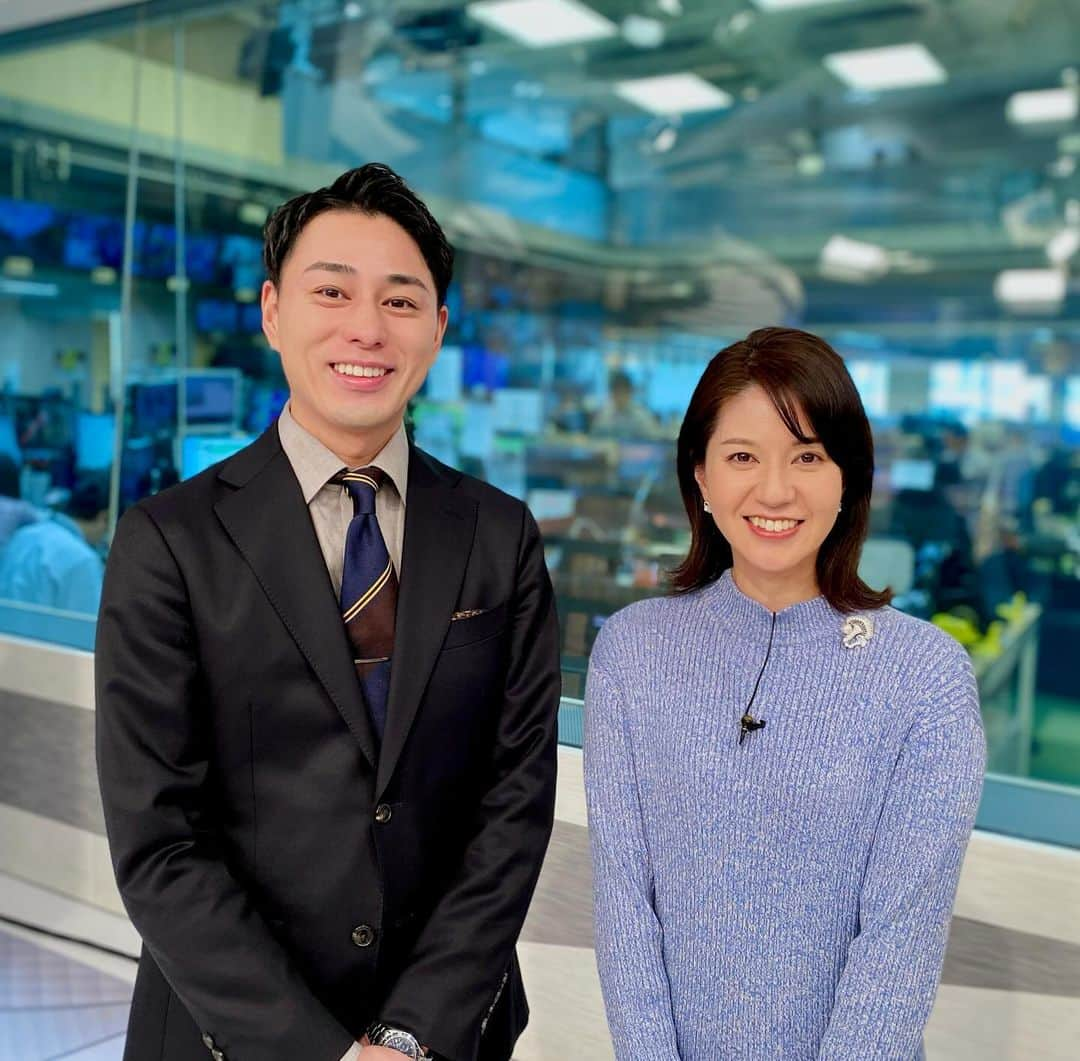 フジテレビ「プライムニュース イブニング」のインスタグラム：「#イット ！は 15時45分スタートです   ●#３人以上子ども世帯 は #大学無償 ？ ●都内で20℃超… #雷雨 ＆ #突風 の所も ●岸田派会長交代へ「 #政治とカネ 」で ●年末に相次ぐ #危険な交通違反 ！取り締まりの瞬間 “ながらスマホ”なのに逆ギレ＆パトカー無視で“逃走”も   #榎並大二郎 @enami_daijiro #宮司愛海 @manami_miyaji   #木村拓也 @takuya.kimura0801  #立石修 #遠藤玲子 @reiko.endo_0429   #古市憲寿   #ガチャピン @gachapin_official #竹俣紅 @benitakemata_official   #岸本理沙 #フジテレビ #アナウンサー 公式HP：https://www.fujitv.co.jp/livenews_it/ FNNプライムオンライン：https://www.fnn.jp/」