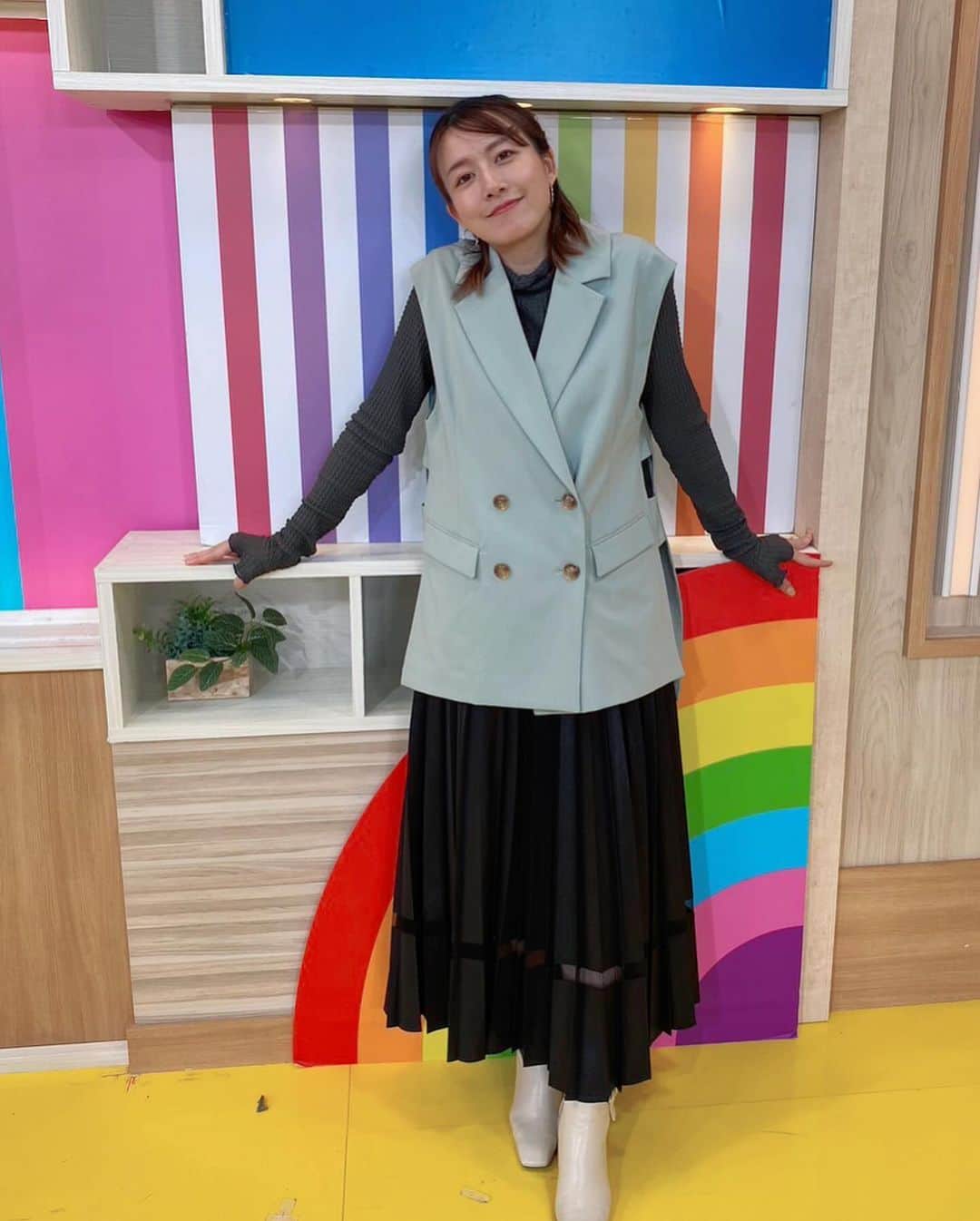 大島由香里さんのインスタグラム写真 - (大島由香里Instagram)「昨日はミントグリーンが綺麗な衣装でした〜💚  このあと17時から5時に夢中！見てくださいね！  （スタッフ） #PR#5時に夢中」12月7日 15時41分 - yukari__oshima